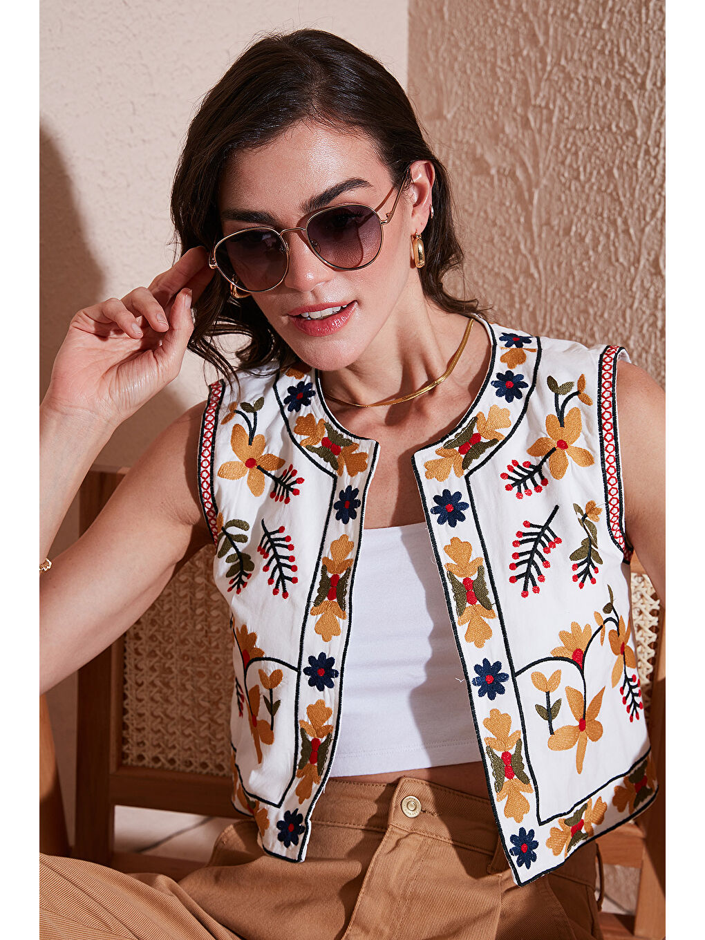 Ekru Pamuklu Regular Fit Çiçekli Nakış İşlemeli Crop Yelek 676237-3