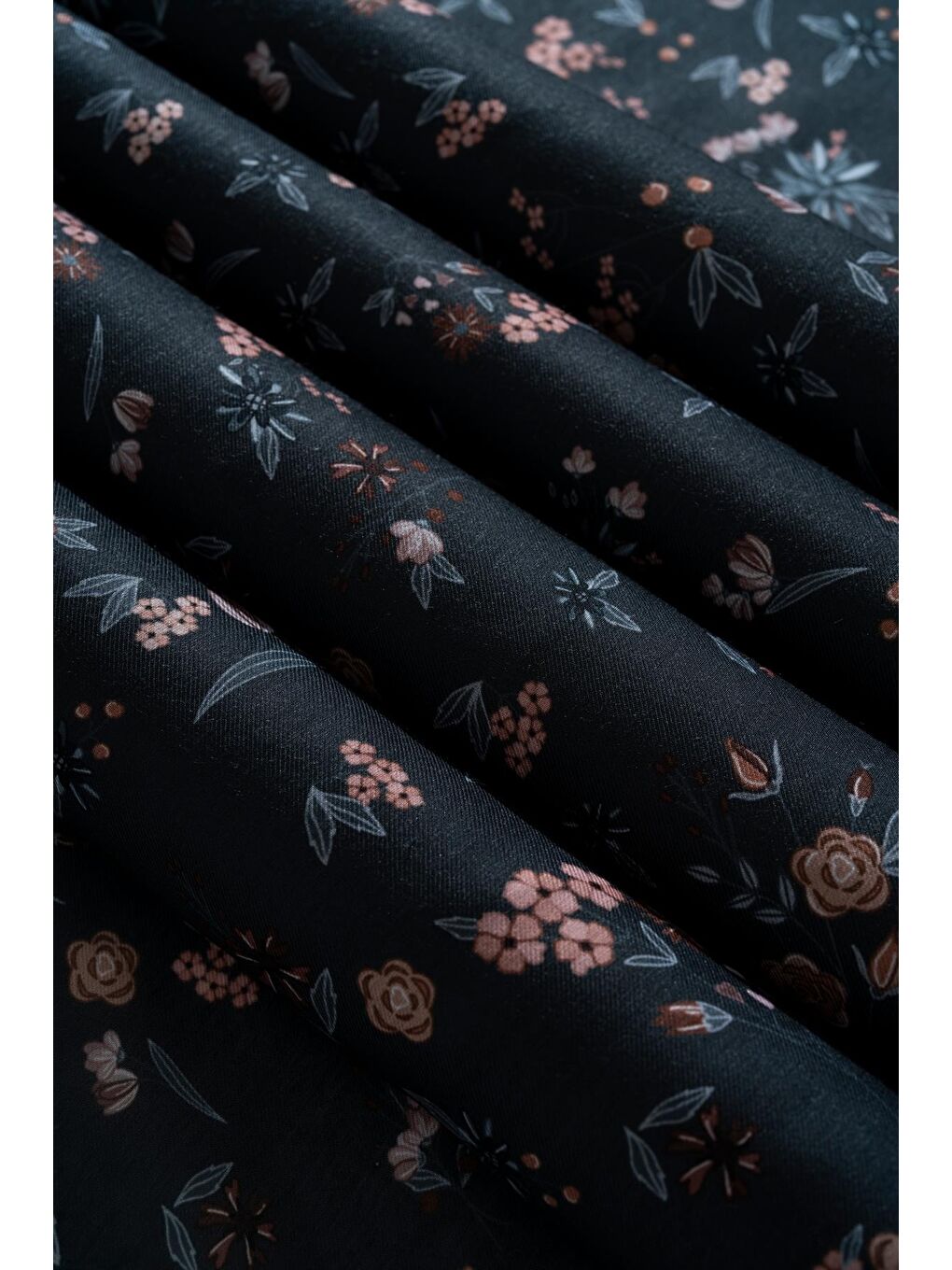 Antrasit Kadın Digital Baskılı Çiçek Desen Soft Eşarp-3