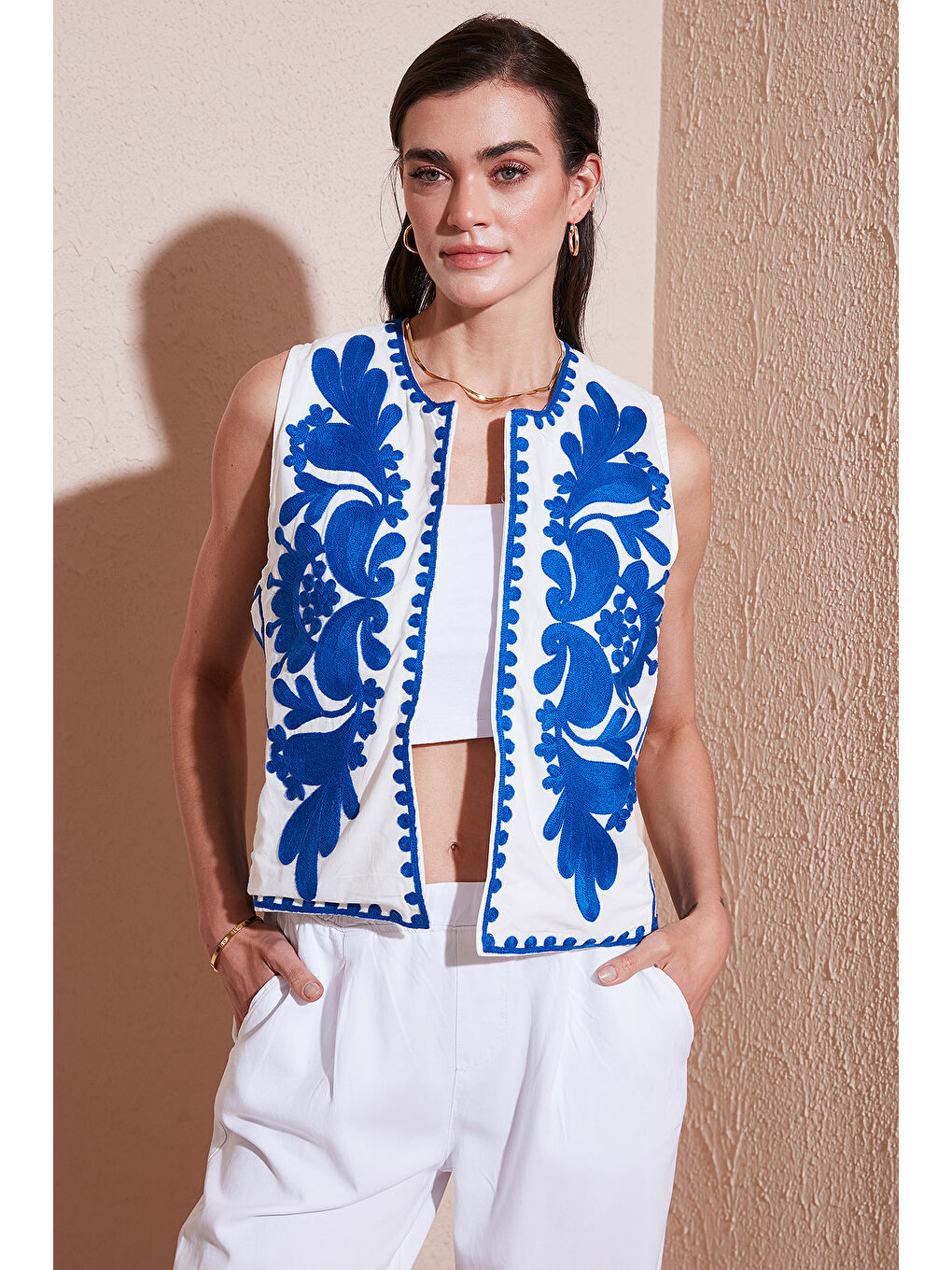 Beyaz Pamuklu Regular Fit Çiçekli Nakış İşlemeli Yelek 676238-2