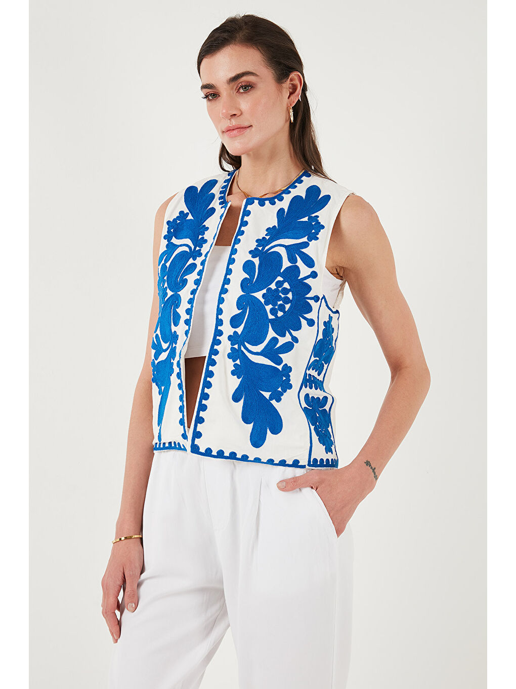 Beyaz Pamuklu Regular Fit Çiçekli Nakış İşlemeli Yelek 676238-3