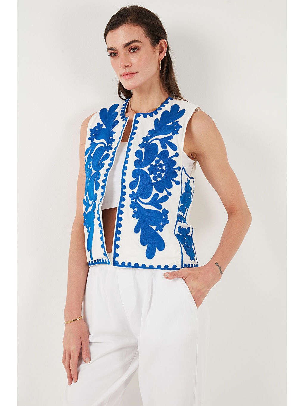 Beyaz Pamuklu Regular Fit Çiçekli Nakış İşlemeli Yelek 676238-4