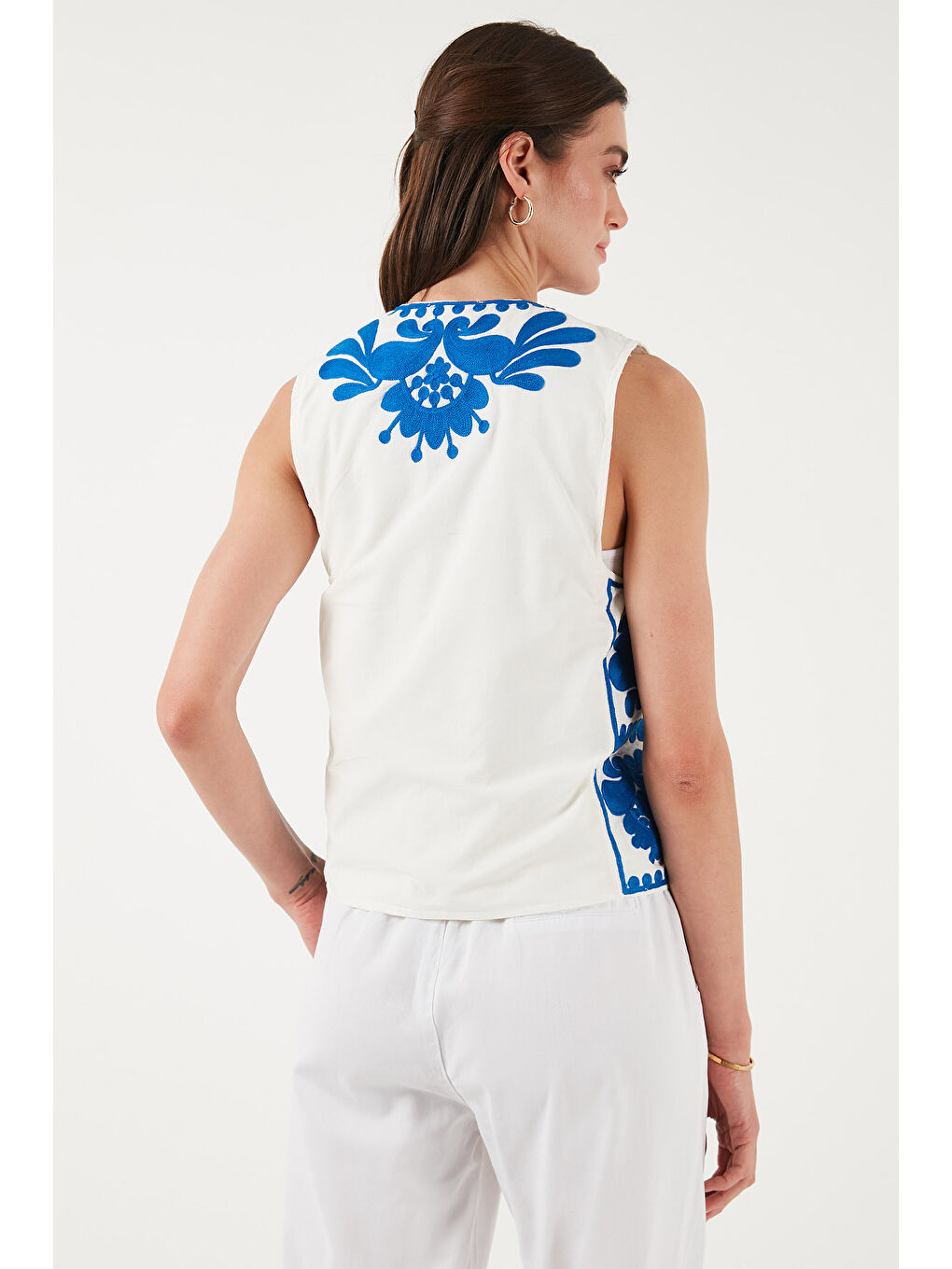 Beyaz Pamuklu Regular Fit Çiçekli Nakış İşlemeli Yelek 676238-6