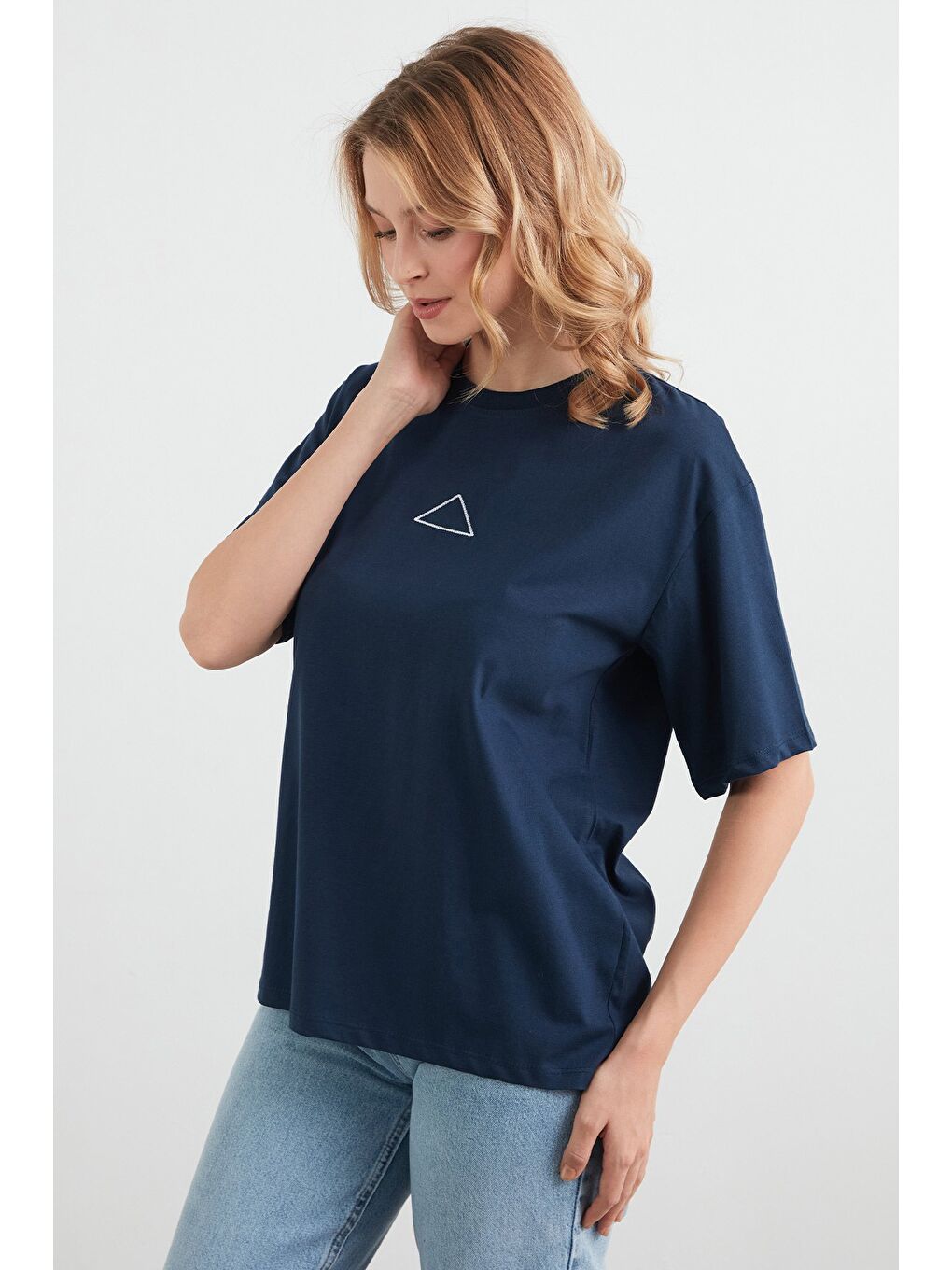 Lacivert Üçgen Nakışlı Bisiklet Yaka Oversize Tişört-3