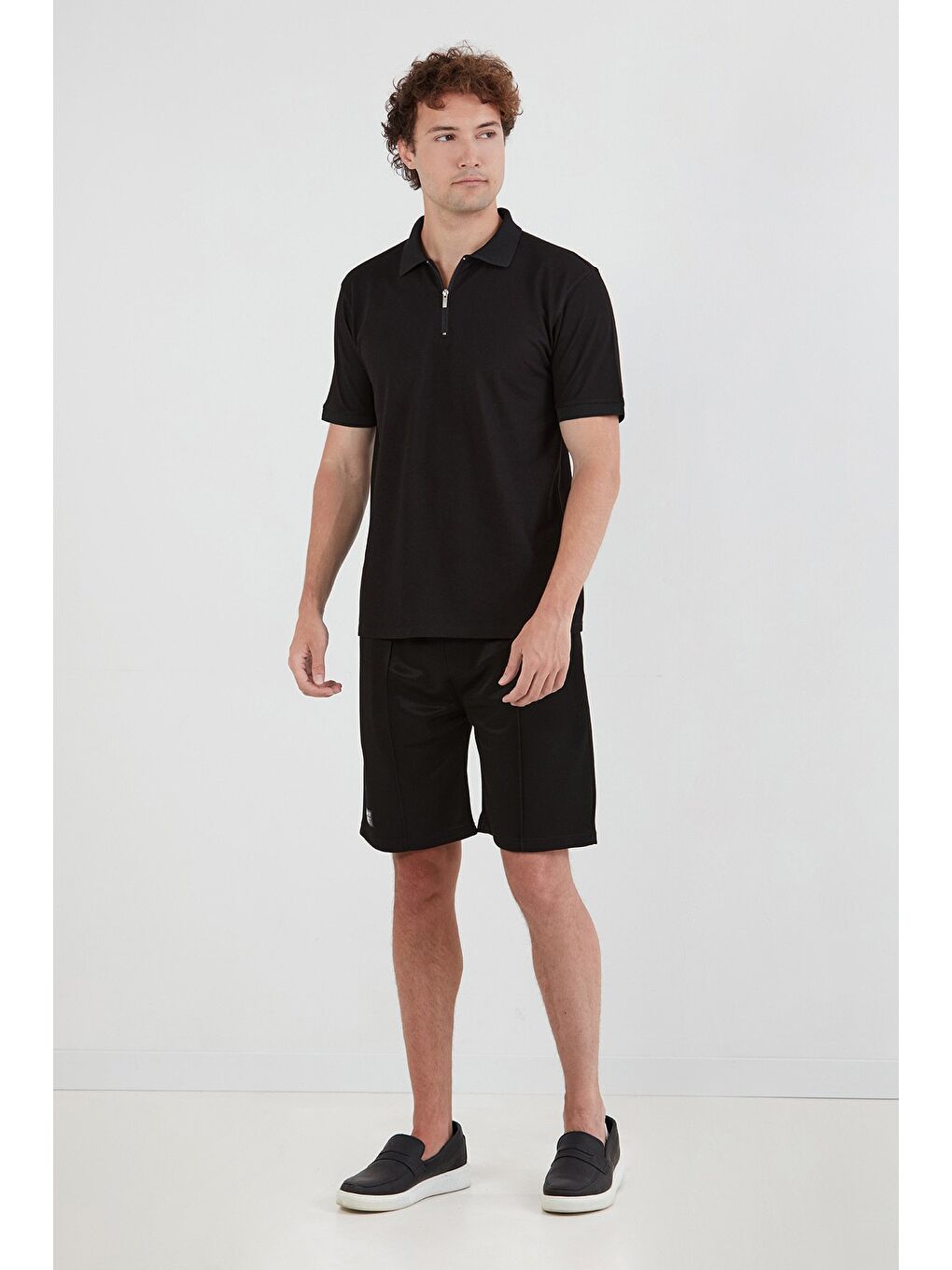 Siyah Beli Lastikli Çimalı Cepli Şort