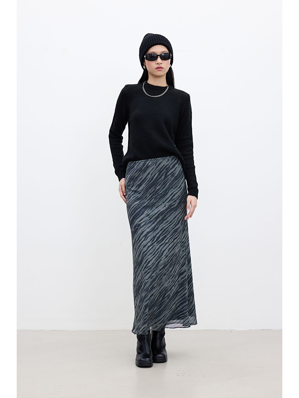 Siyah Desenli Tül Midi Boy Etek Wave-3