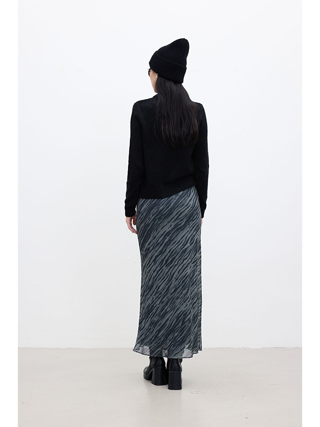 Siyah Desenli Tül Midi Boy Etek Wave-5