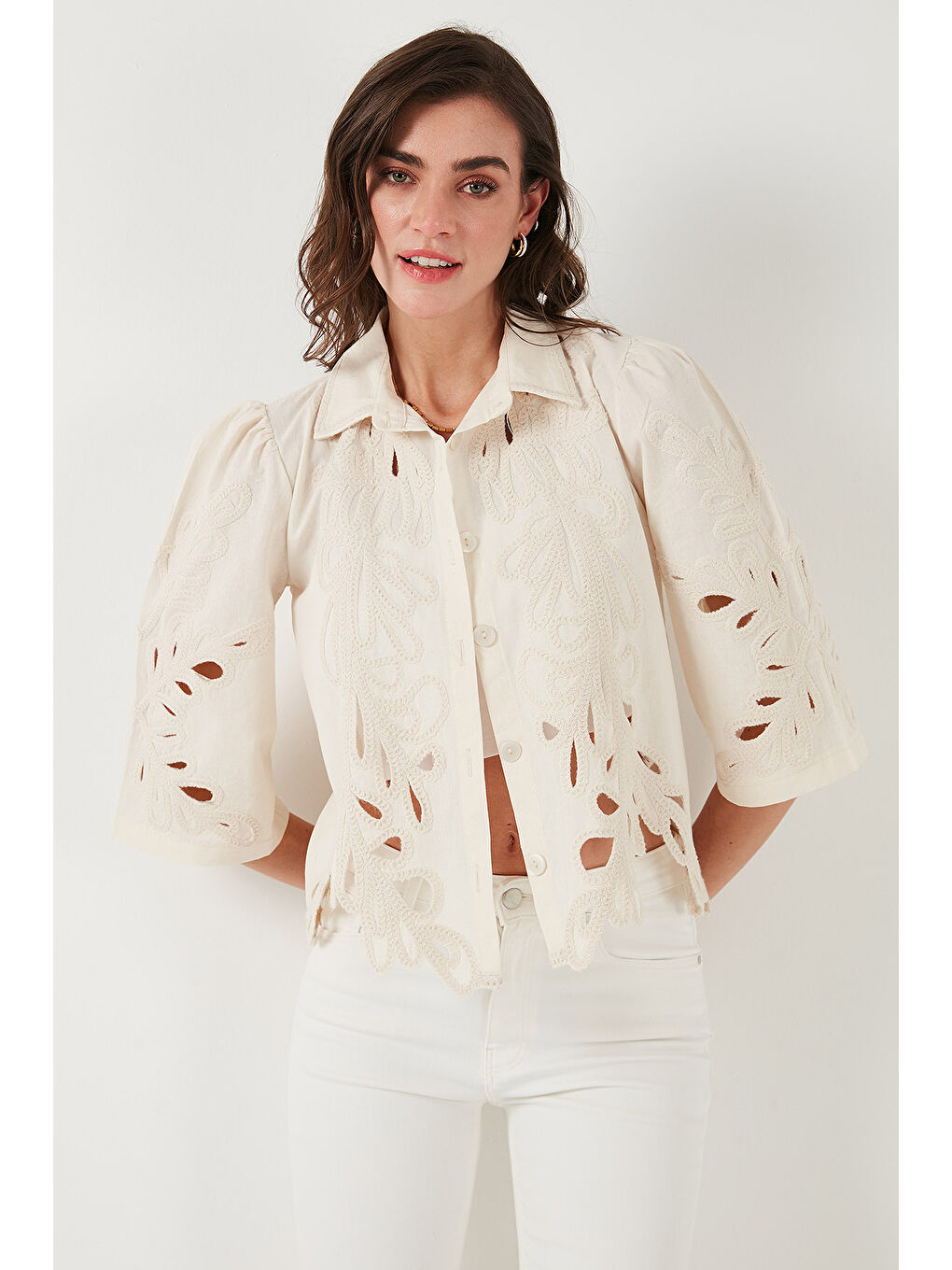 Ekru Pamuklu Slim Fit Nakış İşlemeli Ajurlu Gömlek 676284-4