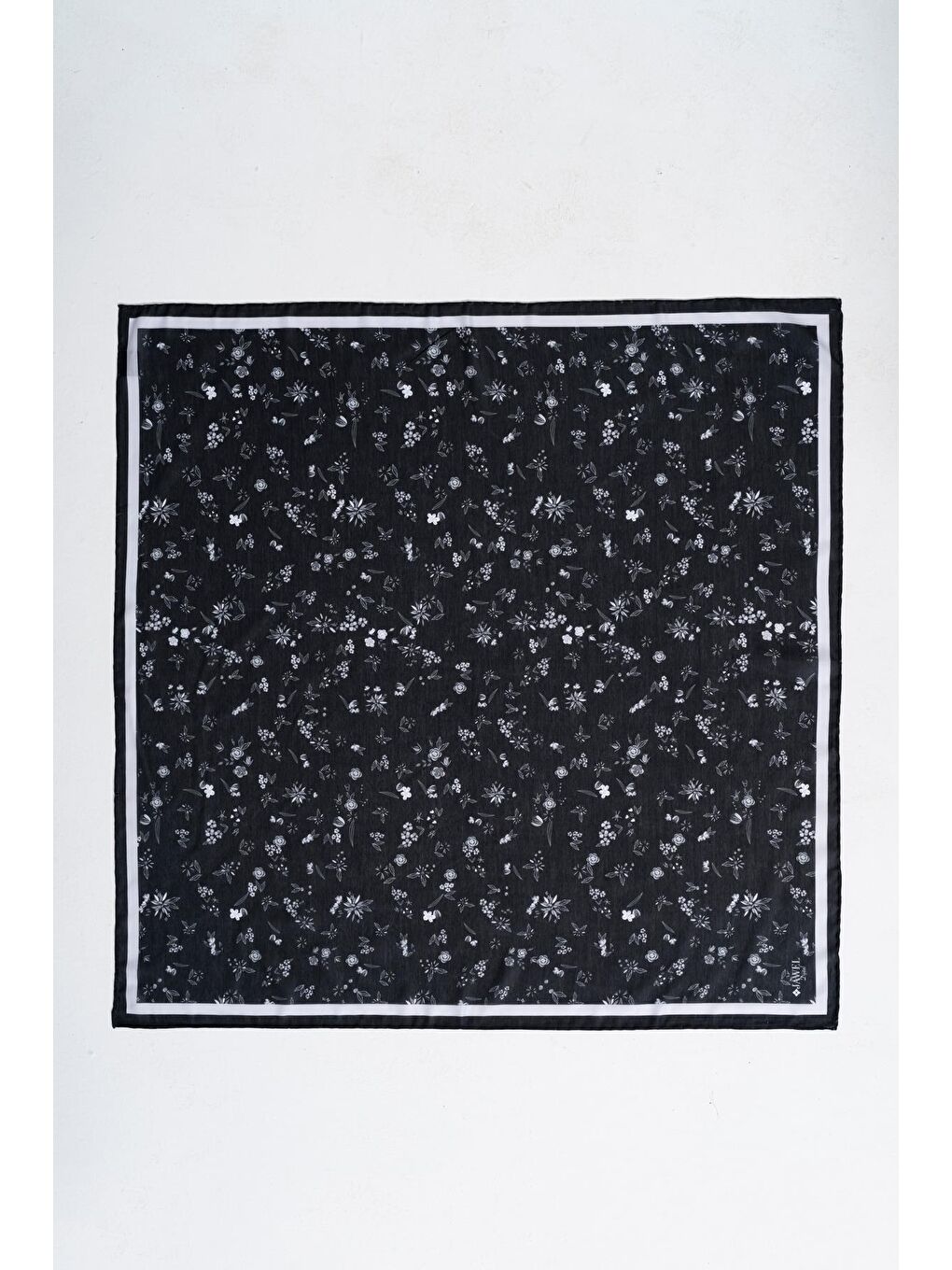 Siyah Kadın Digital Baskılı Çiçek Desen Soft Eşarp-1