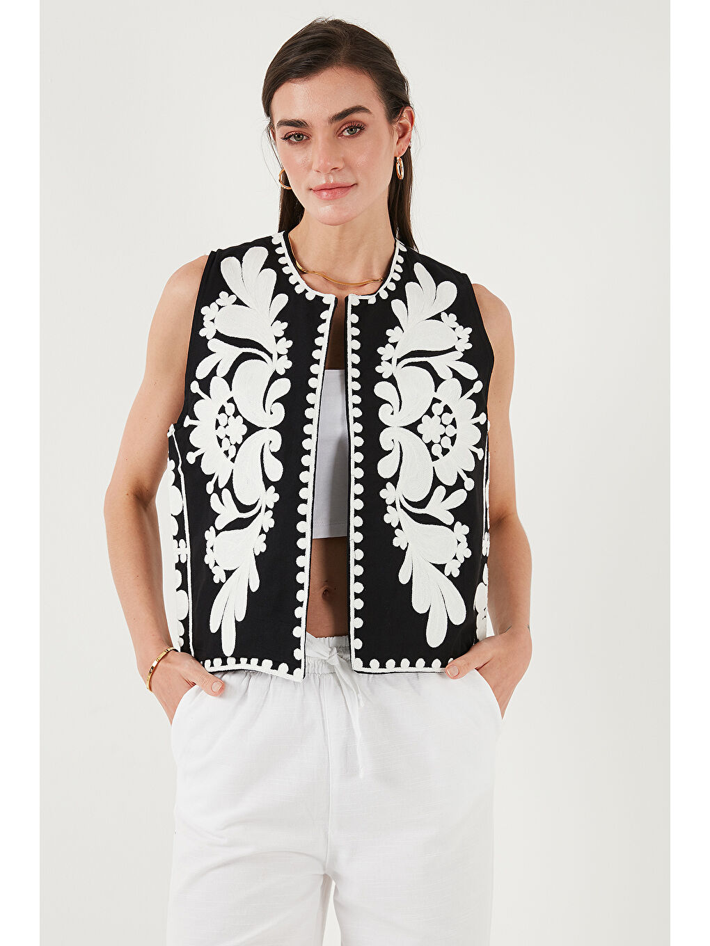 LC WAIKIKI Siyah Pamuklu Regular Fit Çiçekli Nakış İşlemeli Yelek 676238 - 5
