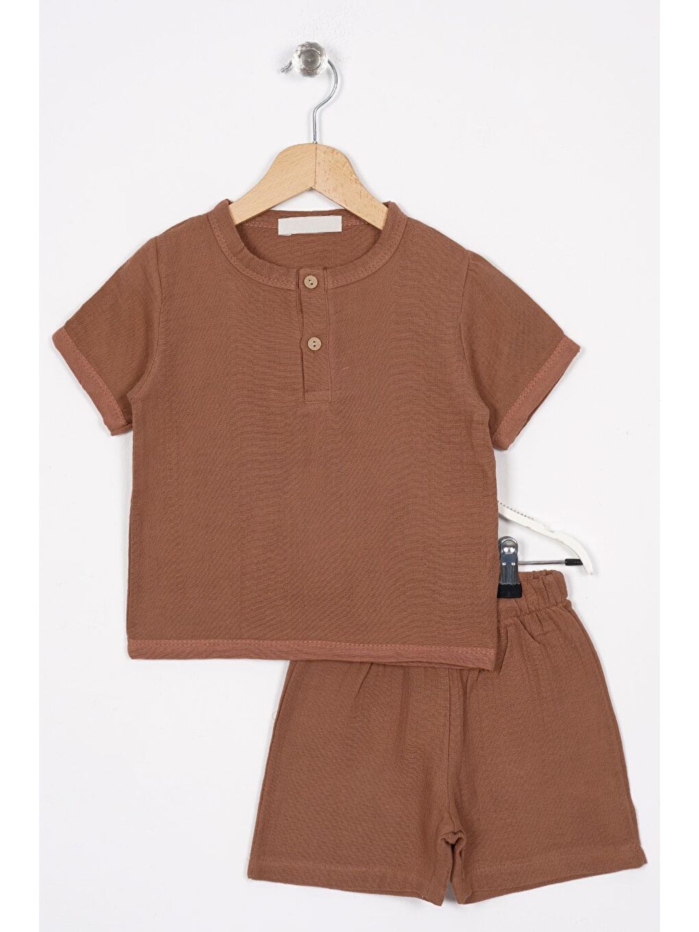 Kahverengi Bisiklet Yaka Düğme Detaylı Erkek Çocuk Şortlu Takım