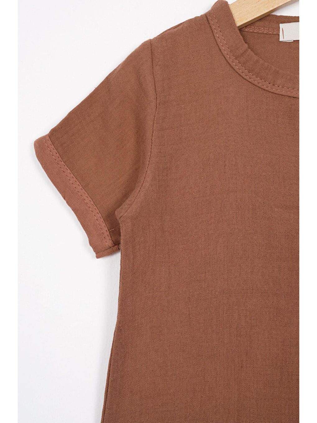 Kahverengi Bisiklet Yaka Düğme Detaylı Erkek Çocuk Şortlu Takım-1