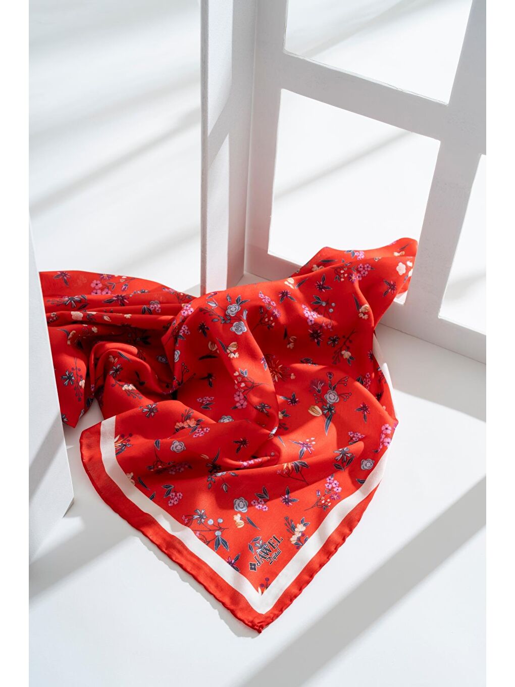 Kırmızı Kadın Digital Baskılı Çiçek Desen Soft Eşarp