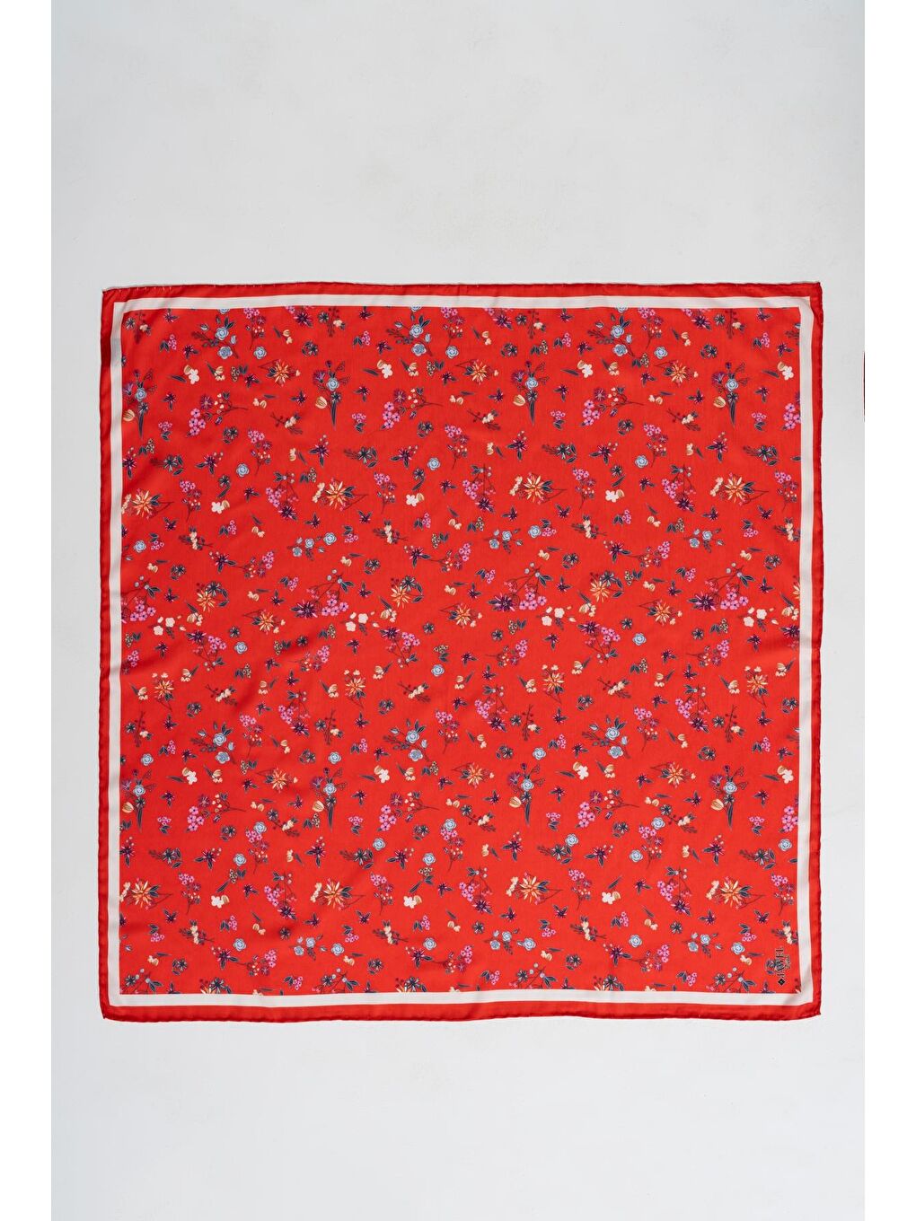 Kırmızı Kadın Digital Baskılı Çiçek Desen Soft Eşarp-1