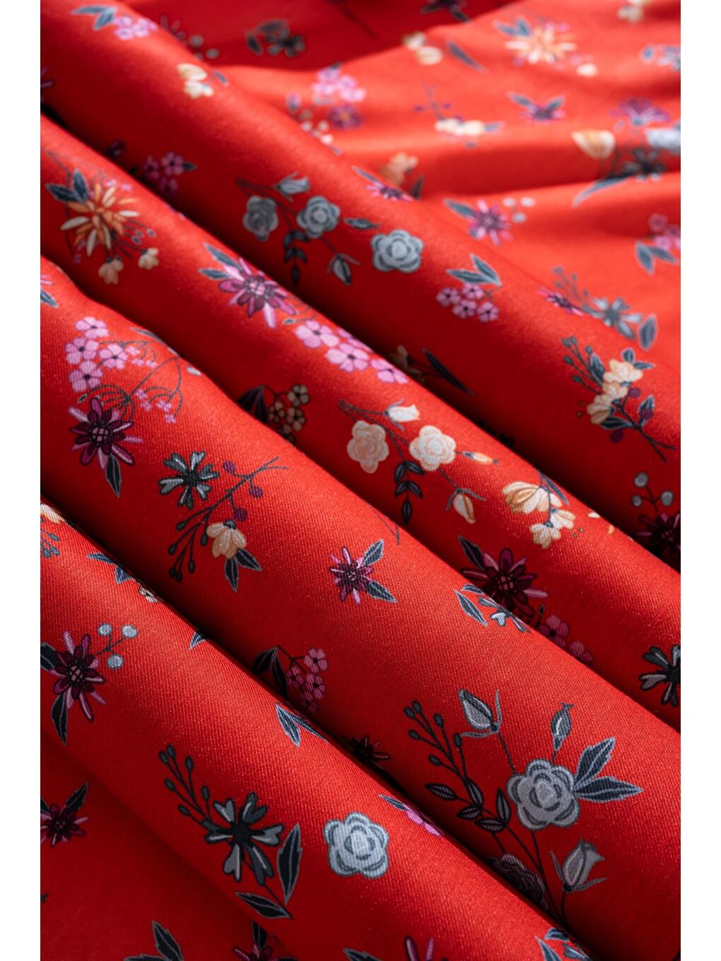 Kırmızı Kadın Digital Baskılı Çiçek Desen Soft Eşarp-2