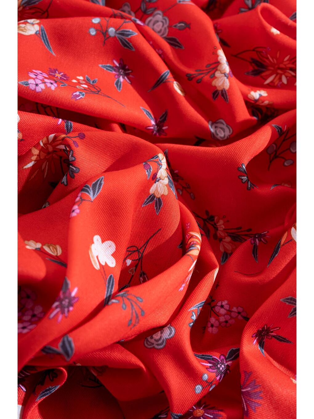 Kırmızı Kadın Digital Baskılı Çiçek Desen Soft Eşarp-4