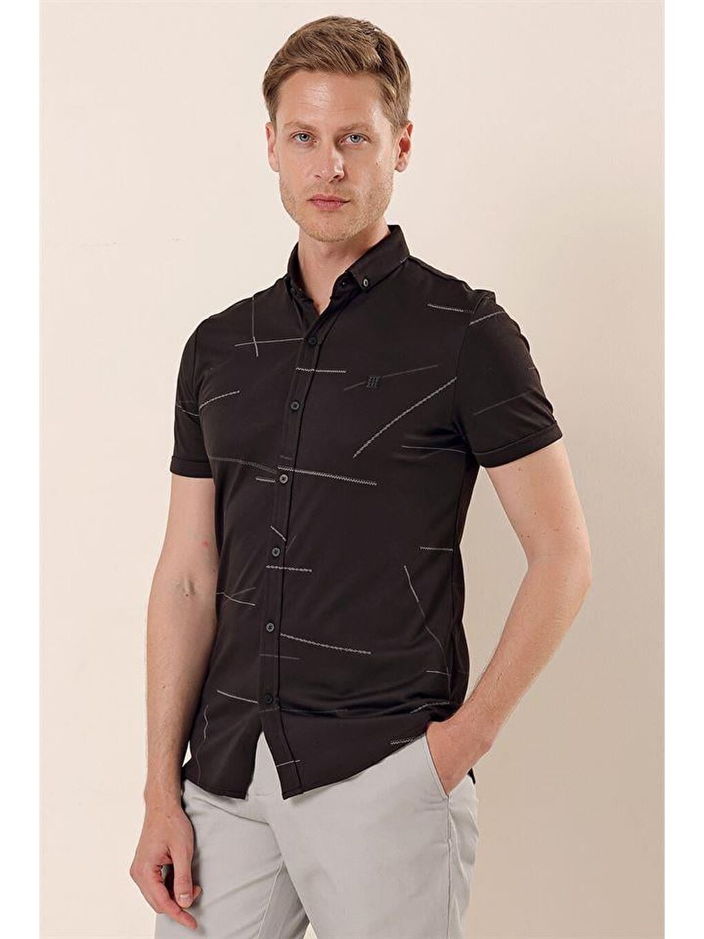 Siyah Kısa Kollu Örme Düğmeli Yaka Cepsiz Pamuklu Casual Slim Fit Dar Kesim Gömlek 1004230202