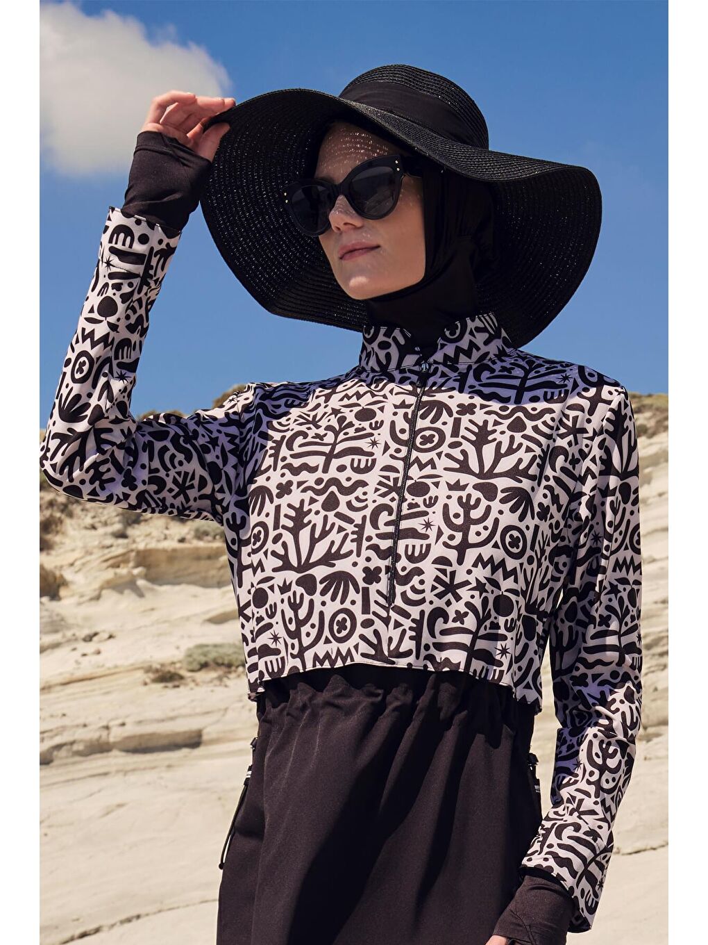 Fiyonklu Siyah Hasır Plaj Şapkası-1