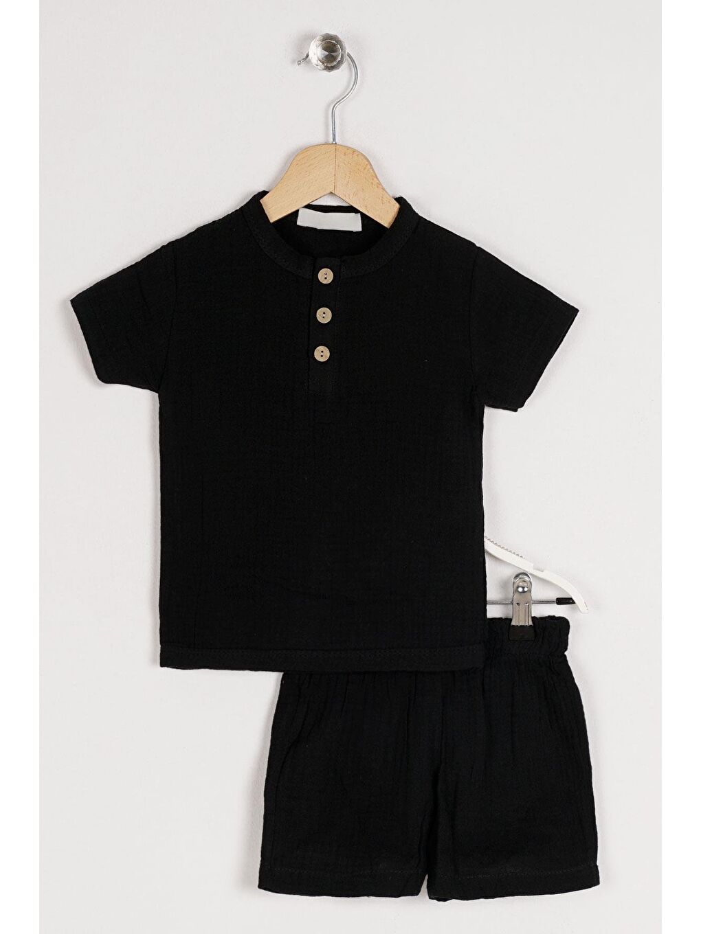 Siyah Bisiklet Yaka Düğme Detaylı Erkek Çocuk Şortlu Takım