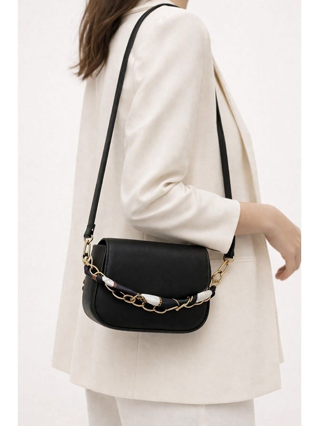 Siyah Kadın Zincir Detaylı Fular Aksesuarlı Omuz & Çapraz Çanta 12645