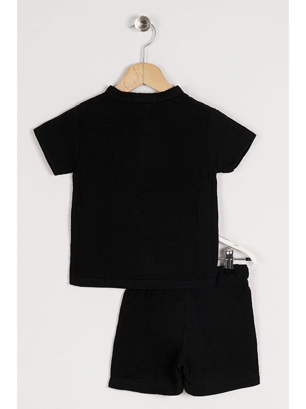 Siyah Bisiklet Yaka Düğme Detaylı Erkek Çocuk Şortlu Takım-1