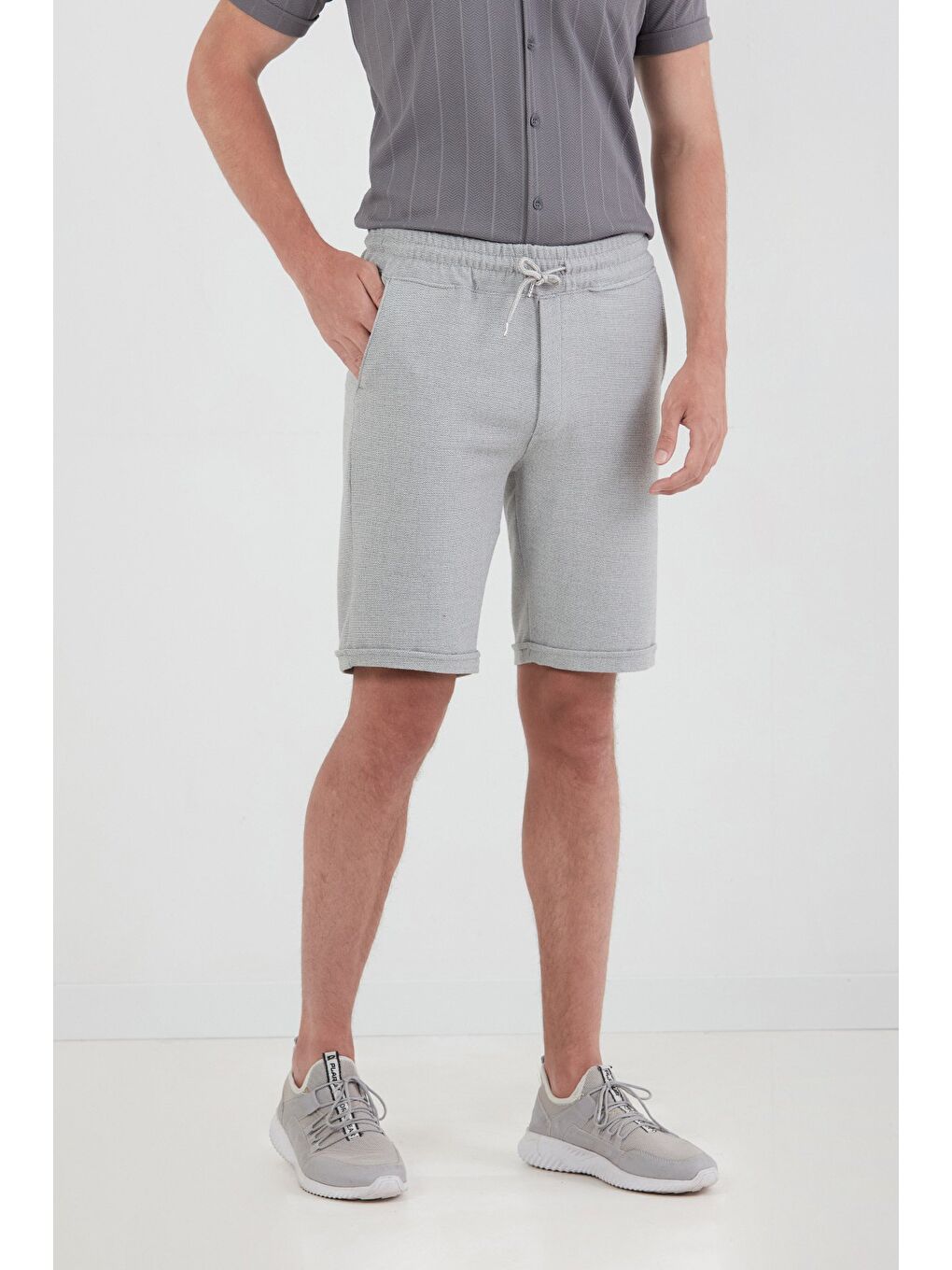 Gri Kırçıllı Beli Lastikli Duble Paça Cepli Şort