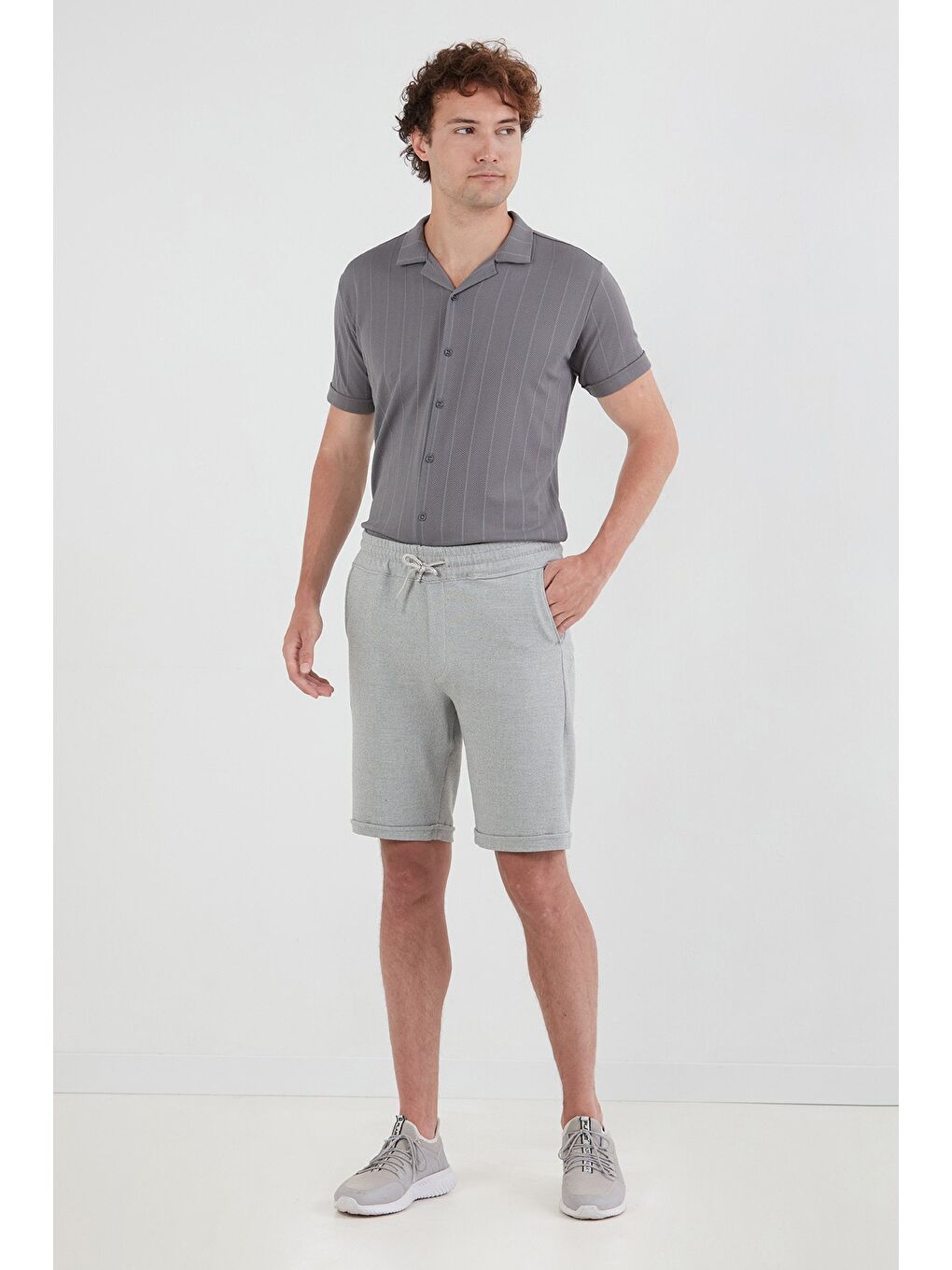 Gri Kırçıllı Beli Lastikli Duble Paça Cepli Şort-2