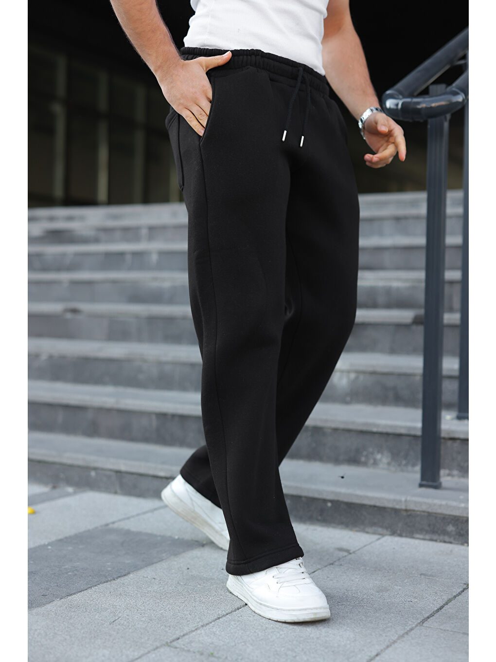 Erkek Bol Paça Beli Lastikli Siyah Eşofman Altı-1