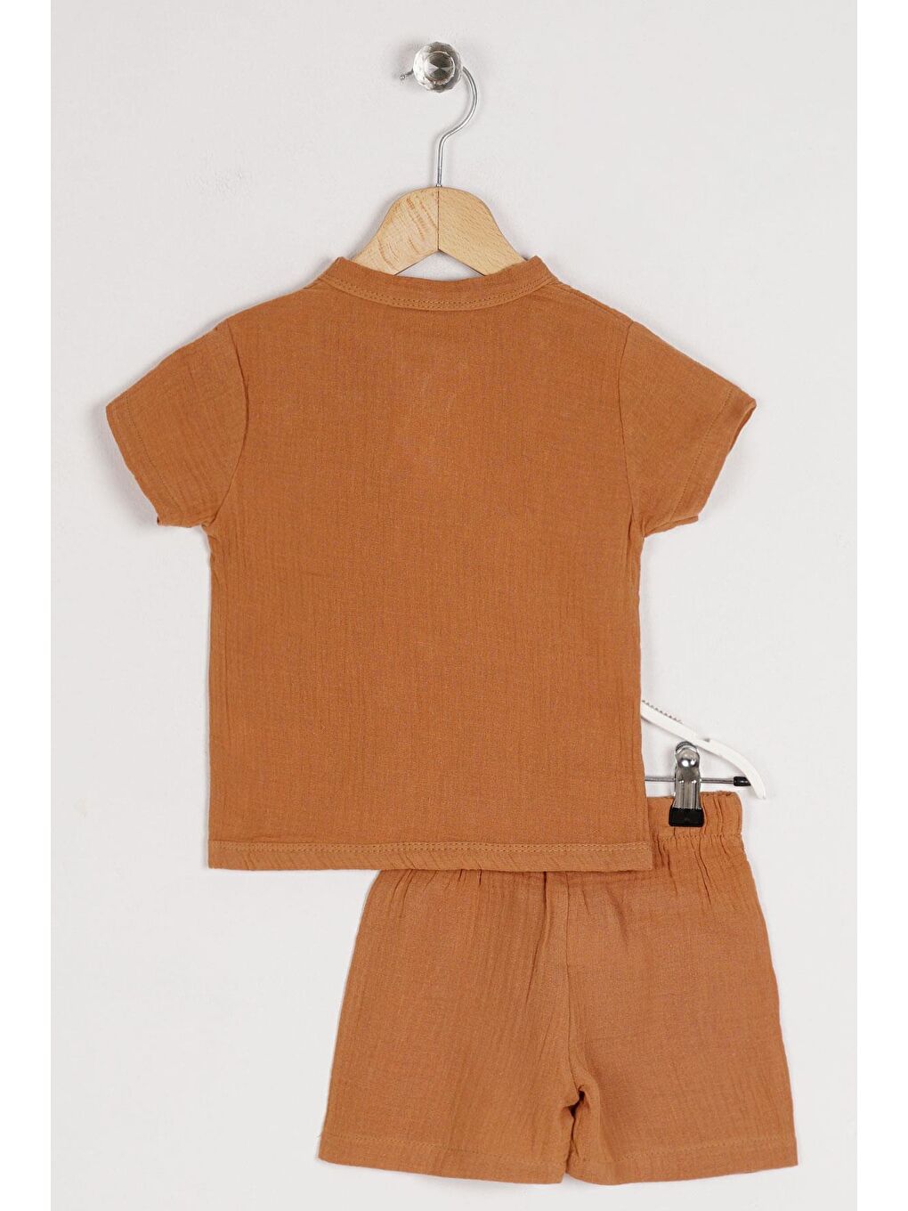 Kahverengi Bisiklet Yaka Düğme Detaylı Erkek Çocuk Şortlu Takım-1
