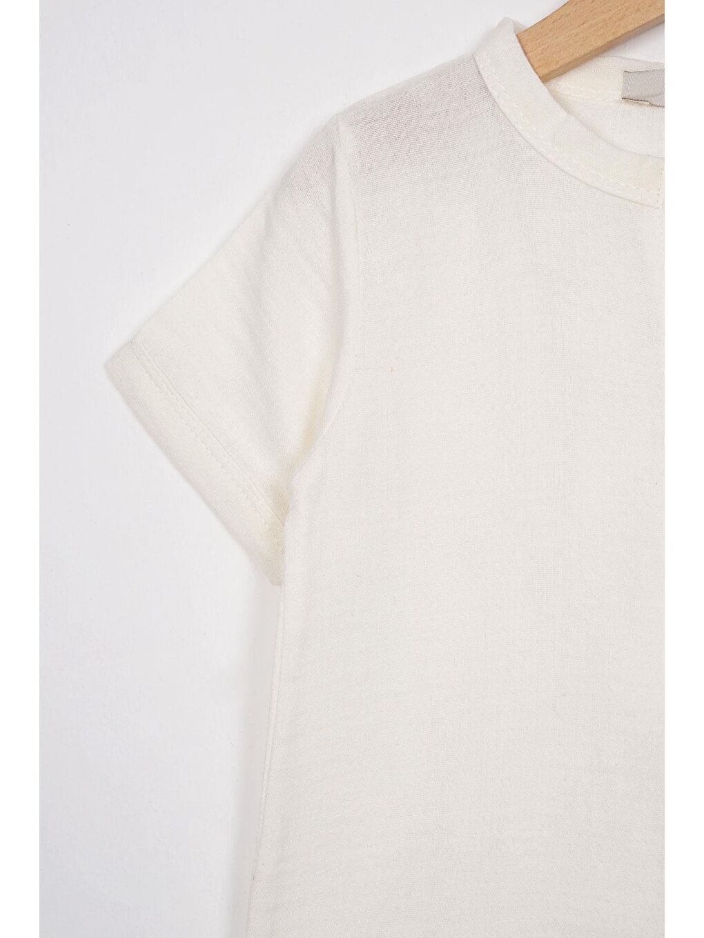 Ekru Bisiklet Yaka Düğme Detaylı Erkek Çocuk Şortlu Takım-1