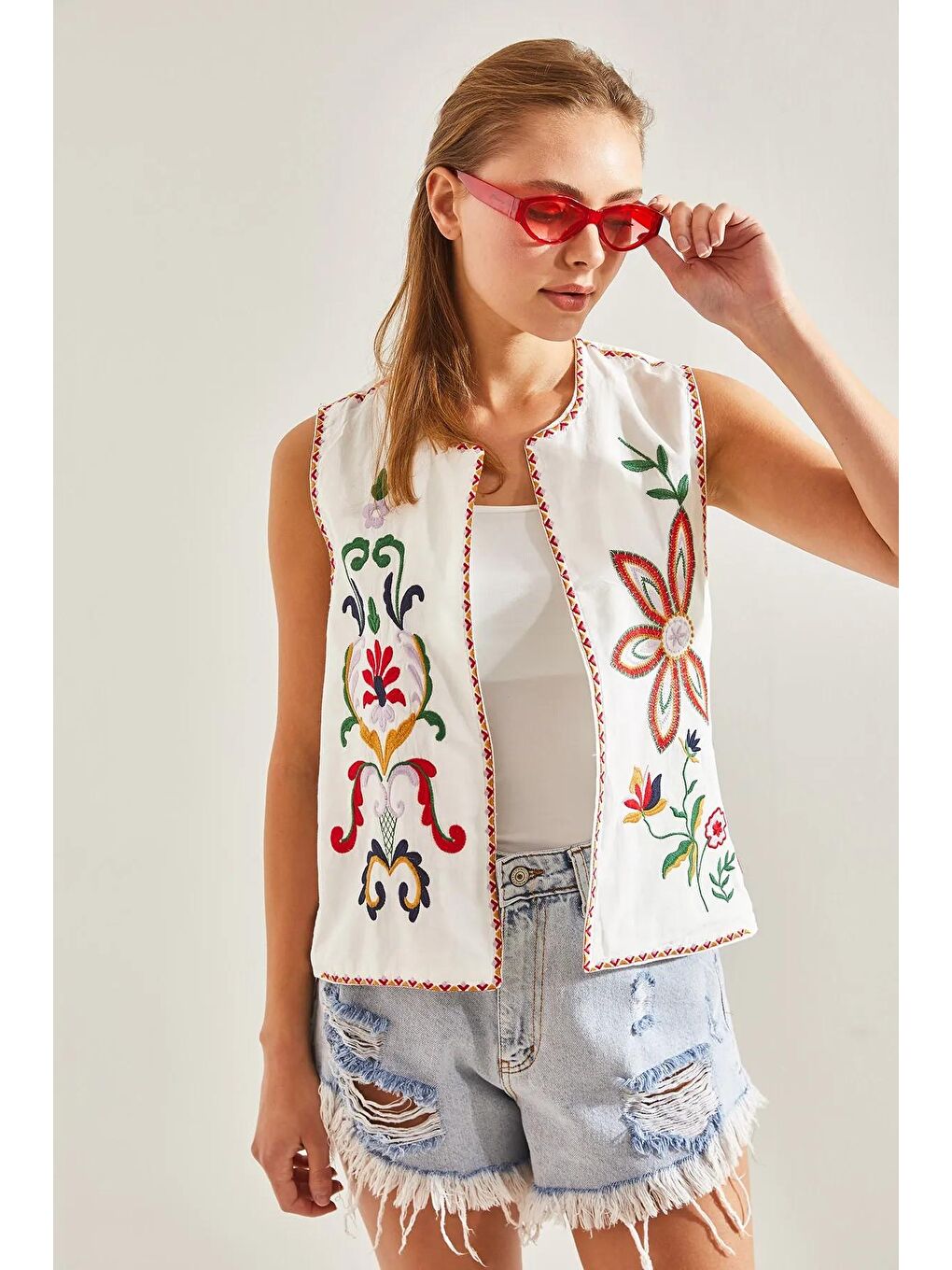 Beyaz Kadın Nakış İşlemeli Astarlı Yelek 60131016-2