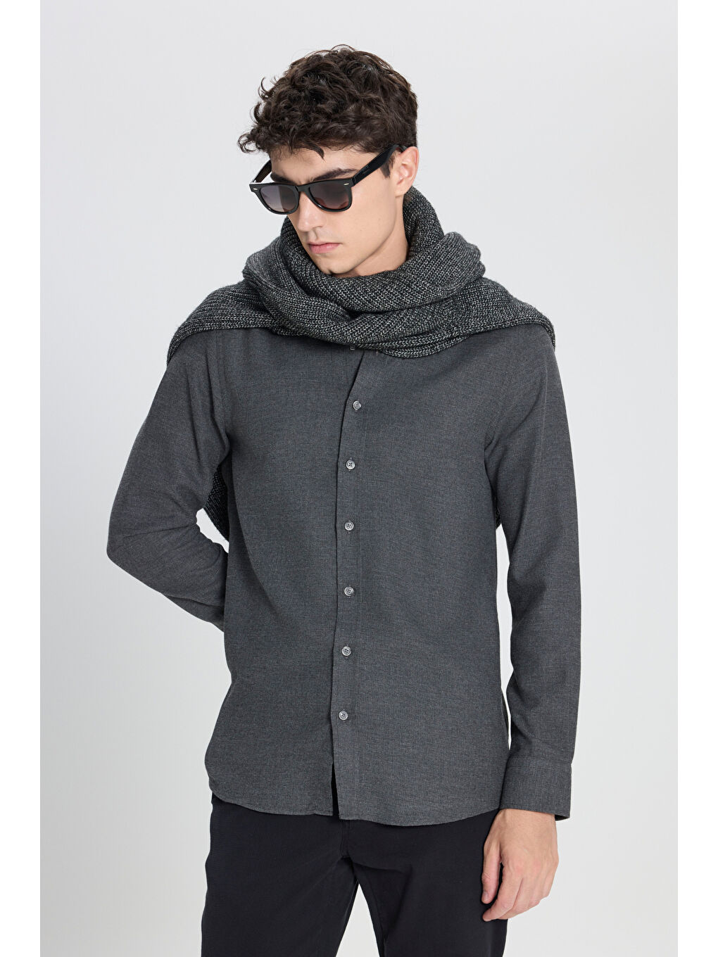 Erkek Antrasit Pamuklu Flanel Slim Fit Dar Kesim Düğmeli Yaka Armürlü Gömlek-4