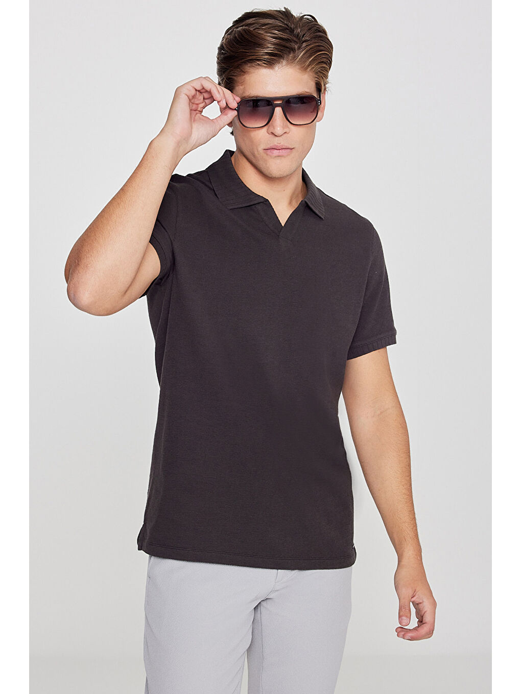 Erkek Kahverengi %100 Pamuk Slim Fit Dar Kesim Polo Yaka Jakarlı Tişört