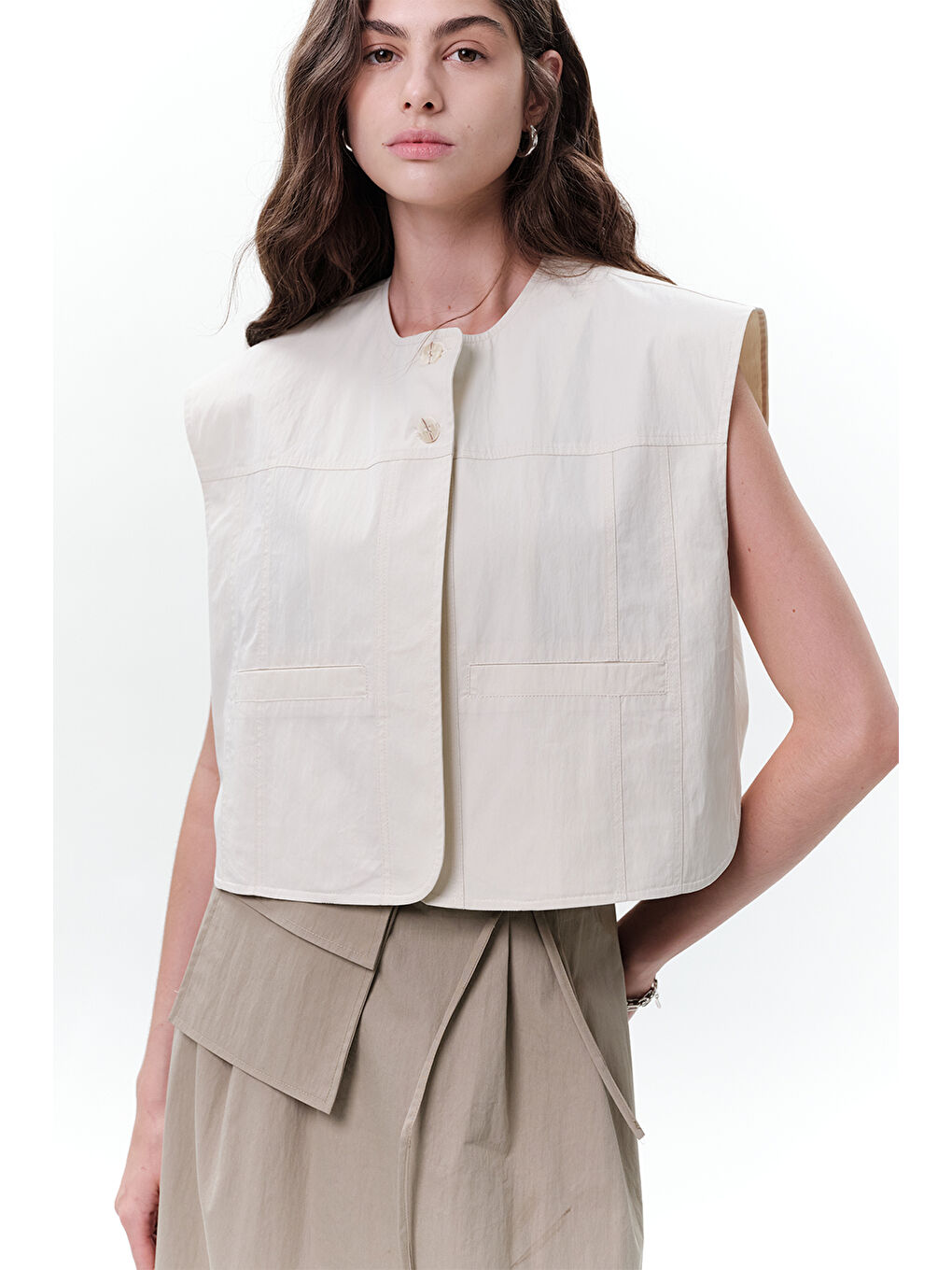 Bej Cep Detaylı Kısa Yelek Taş