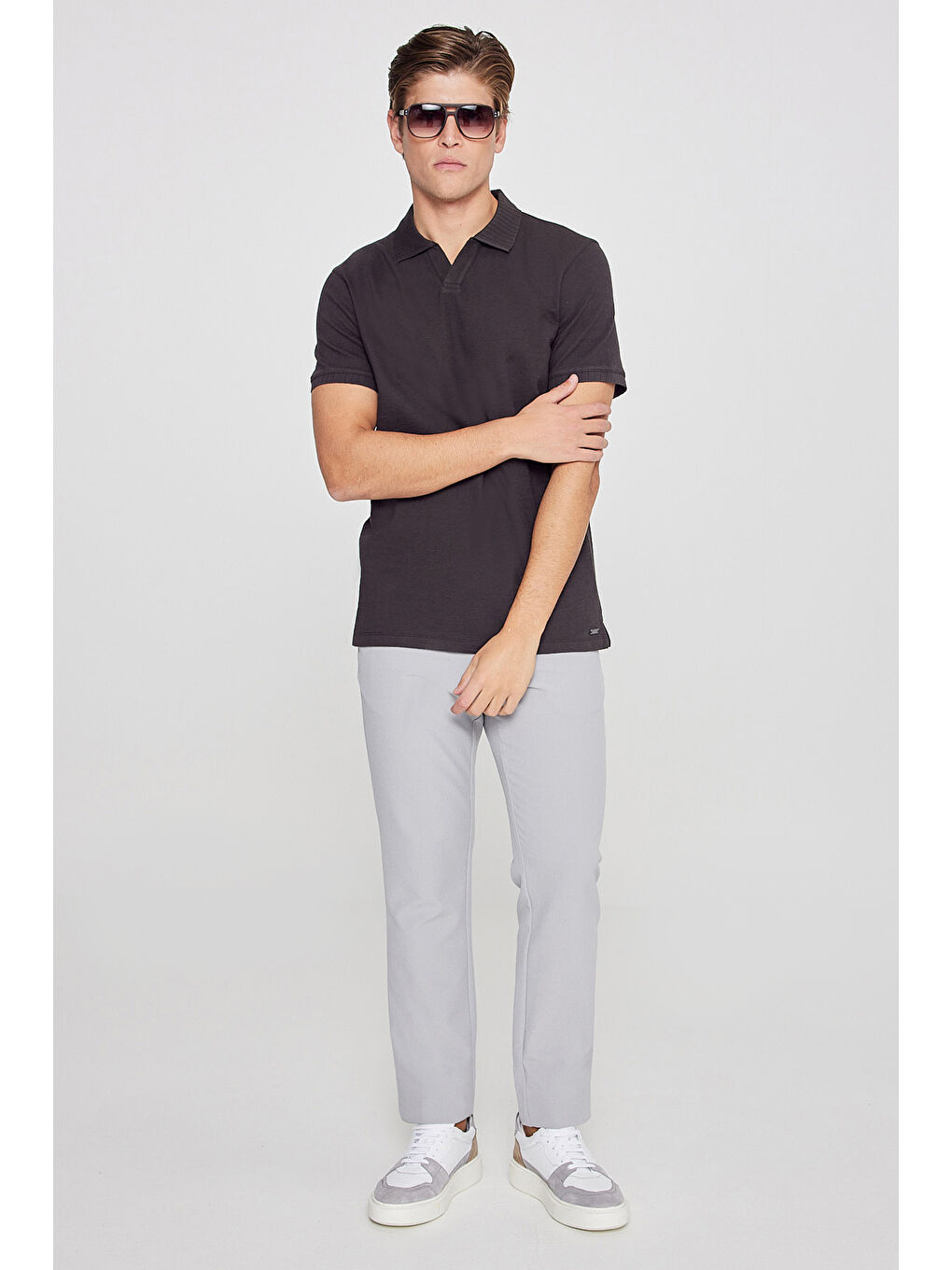Erkek Kahverengi %100 Pamuk Slim Fit Dar Kesim Polo Yaka Jakarlı Tişört-1