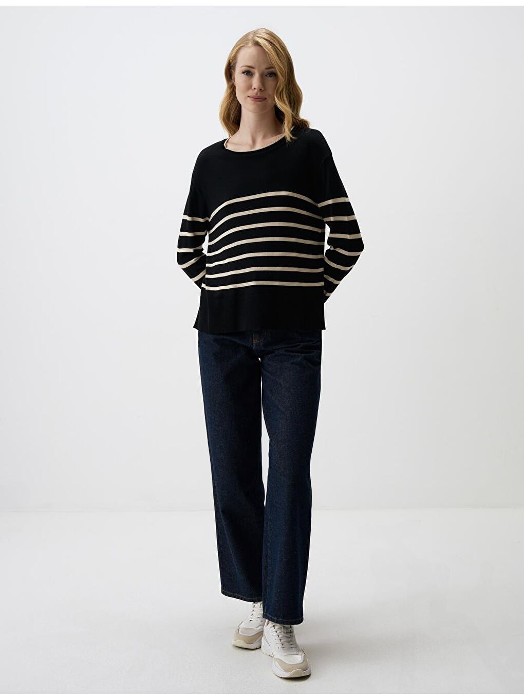 Siyah Kadın Kazak-1