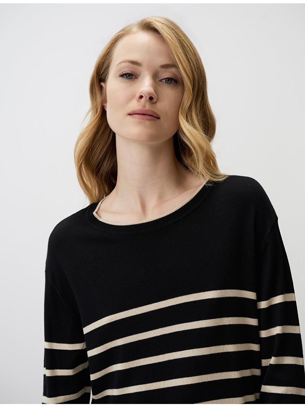 Siyah Kadın Kazak-4