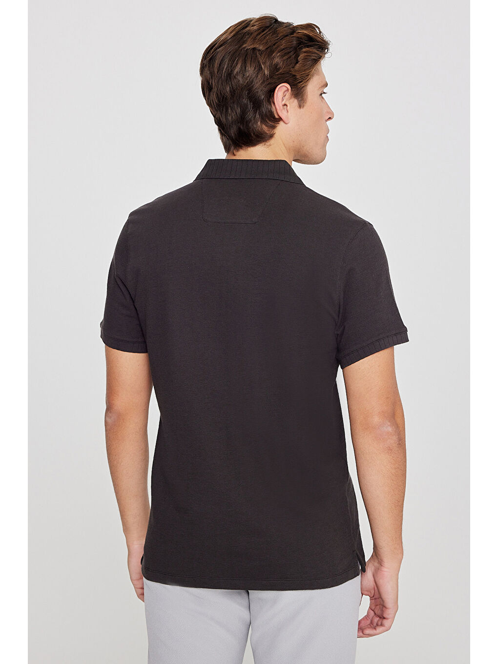 Erkek Kahverengi %100 Pamuk Slim Fit Dar Kesim Polo Yaka Jakarlı Tişört-4