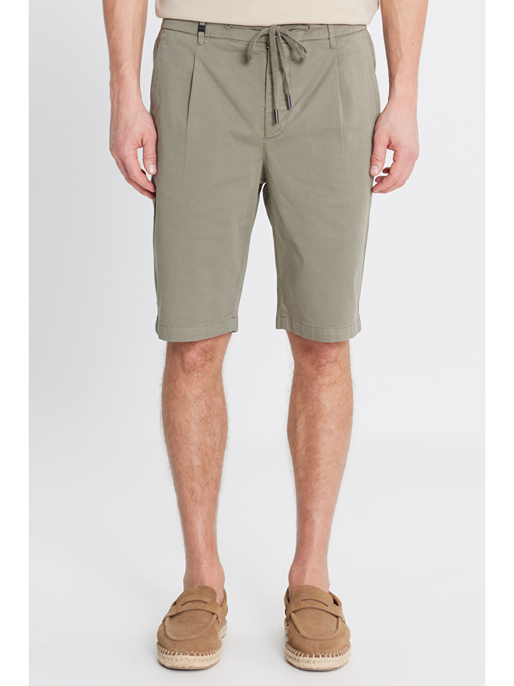 Erkek Haki Pamuklu Slim Fit Beli Bağlamalı Yan Cepli Esnek Şort