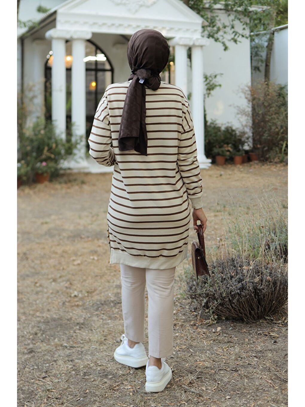 Kahverengi Kadın Bisiklet Yaka Çizgili Armalı Tunik - 26564 Kahve - 26564-6