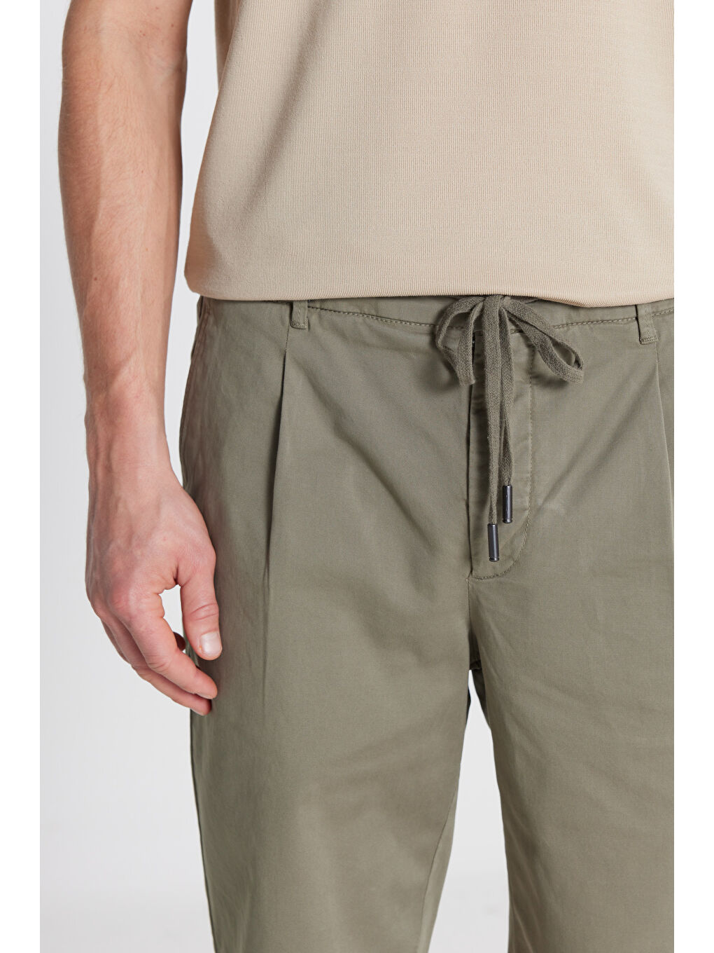 Erkek Haki Pamuklu Slim Fit Beli Bağlamalı Yan Cepli Esnek Şort-3