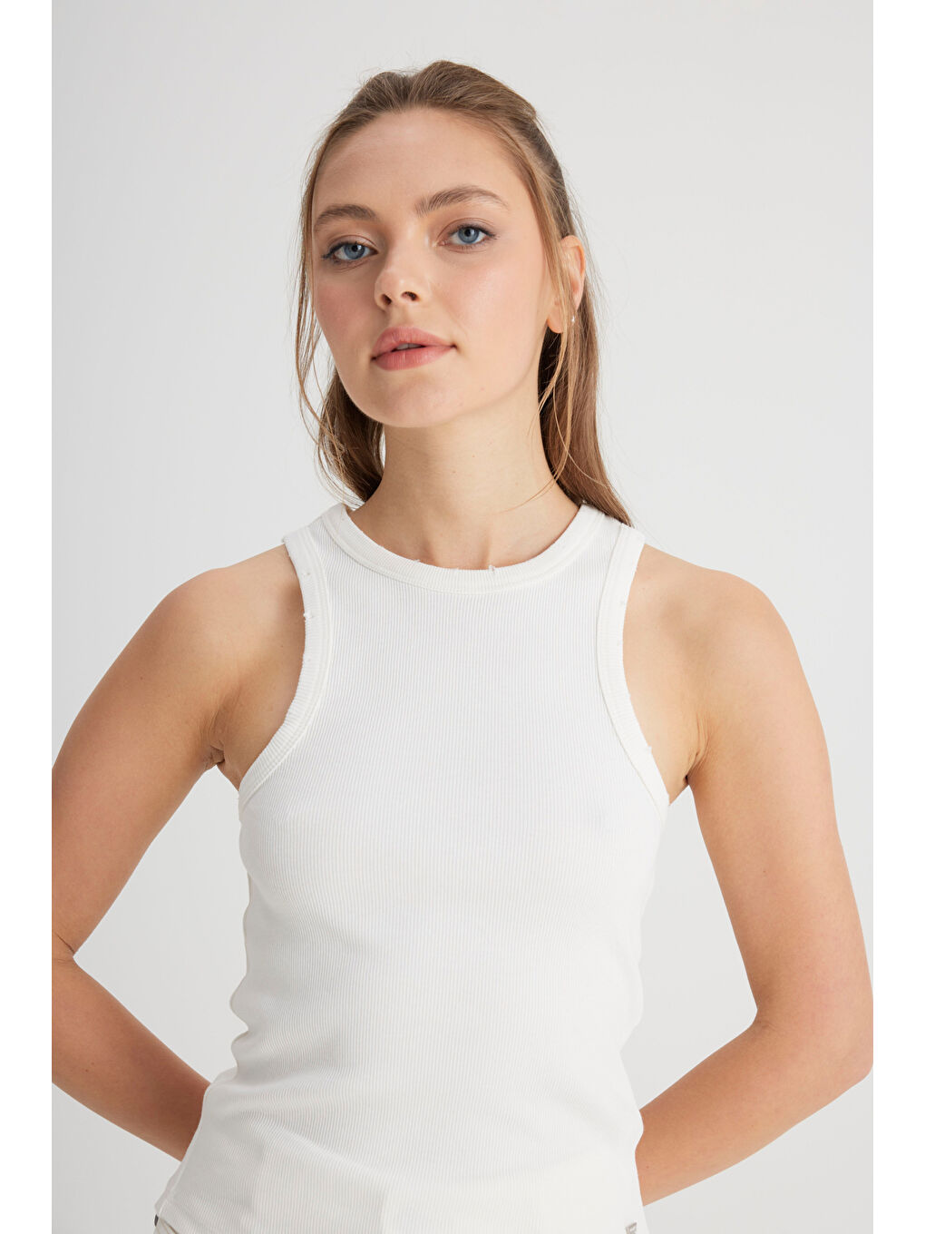 Slim Fit Dar Kesim Bisiklet Yaka Beyaz Bluz-1