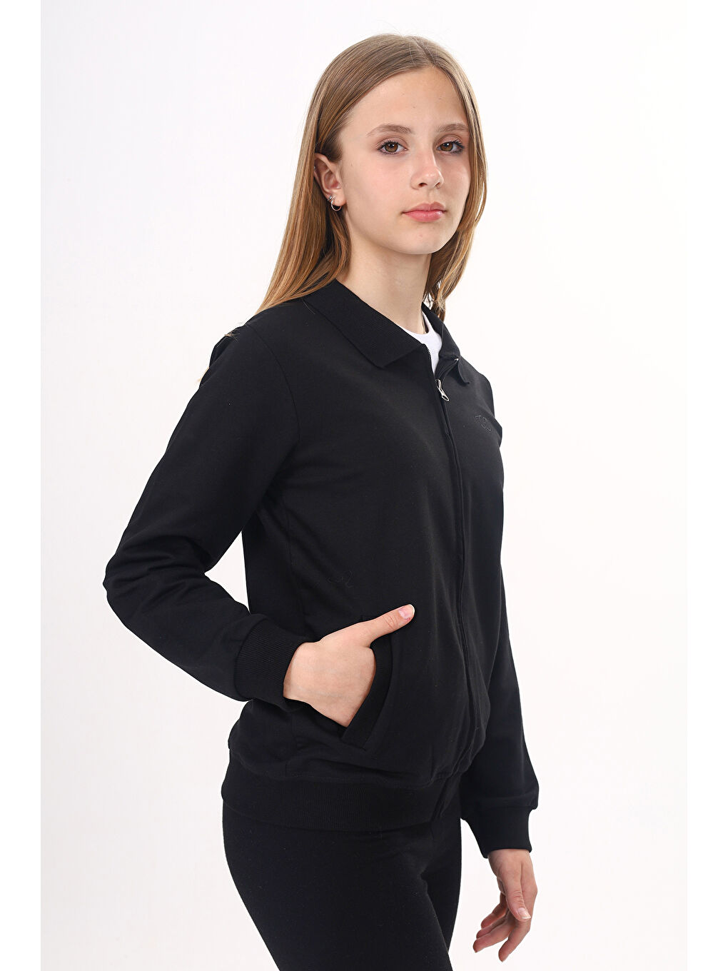 Siyah Kız Çocuk Okul Nakışlı Hırka-1