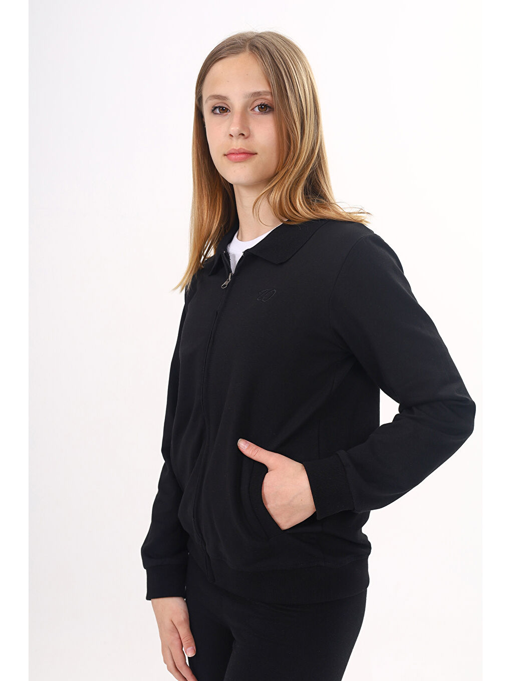 Siyah Kız Çocuk Okul Nakışlı Hırka-2