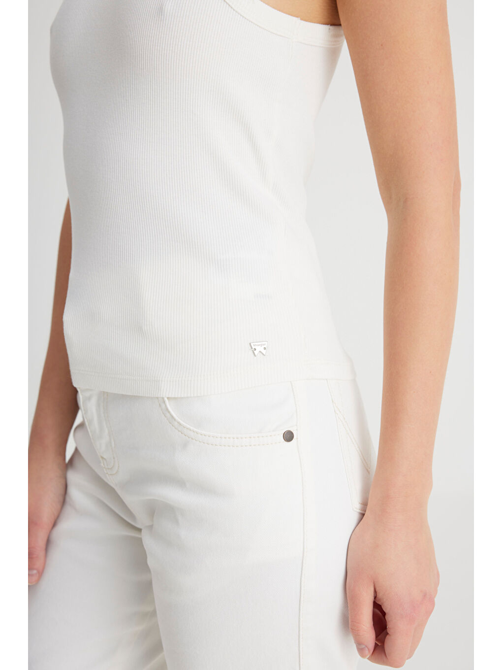 Slim Fit Dar Kesim Bisiklet Yaka Beyaz Bluz-3