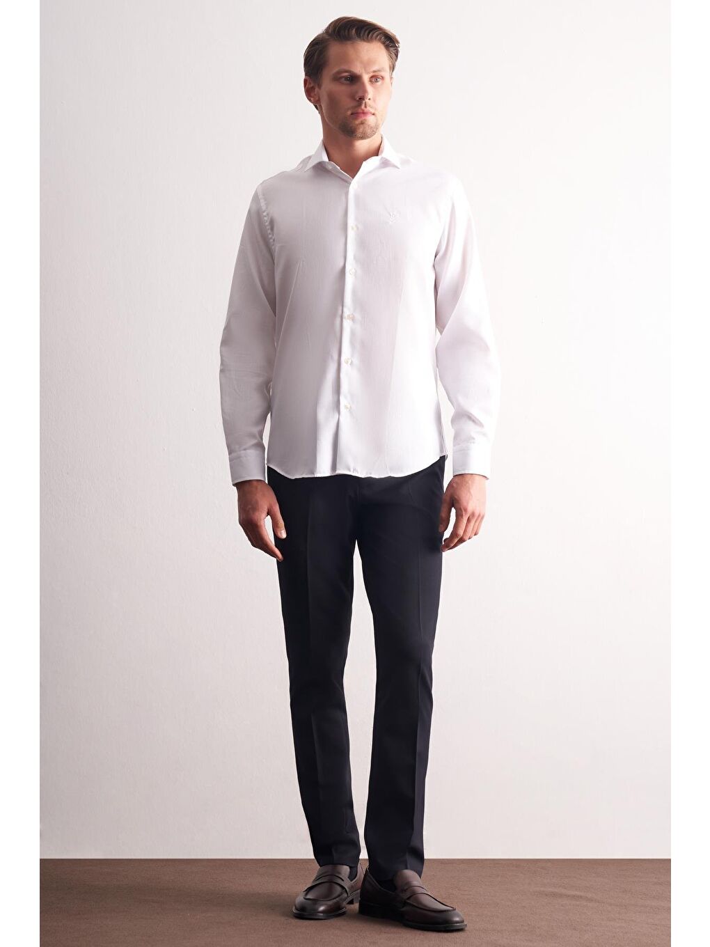 Beyaz Yarım İtalyan Yaka Kendinden Desenli Uzun Kol Premium Slim Fit %100 Pamuk Gömlek 1004255192-1