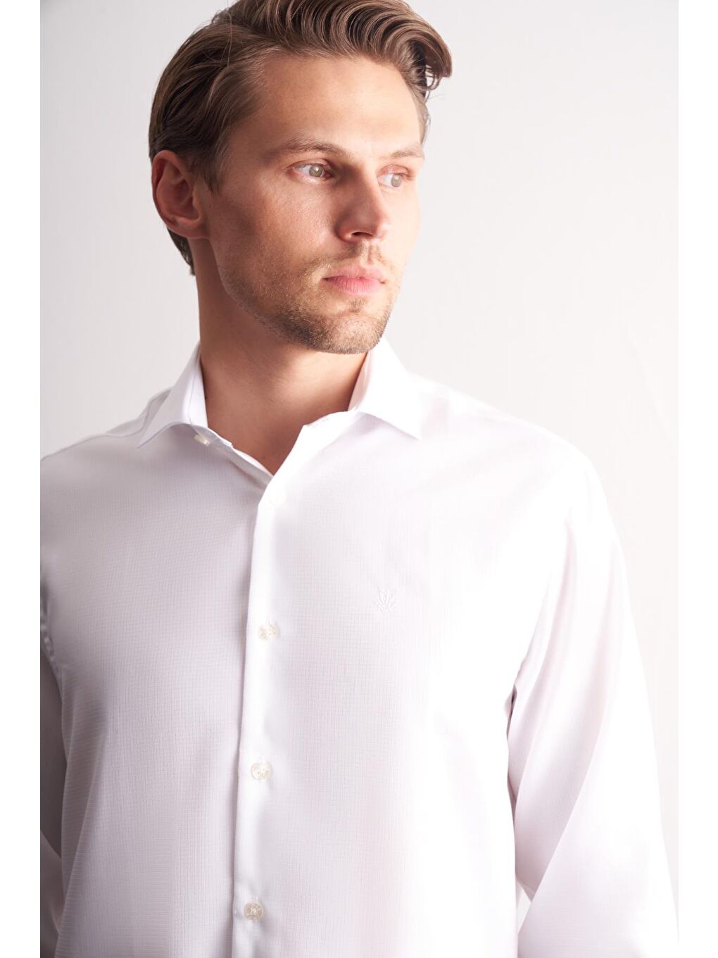 Beyaz Yarım İtalyan Yaka Kendinden Desenli Uzun Kol Premium Slim Fit %100 Pamuk Gömlek 1004255192-3