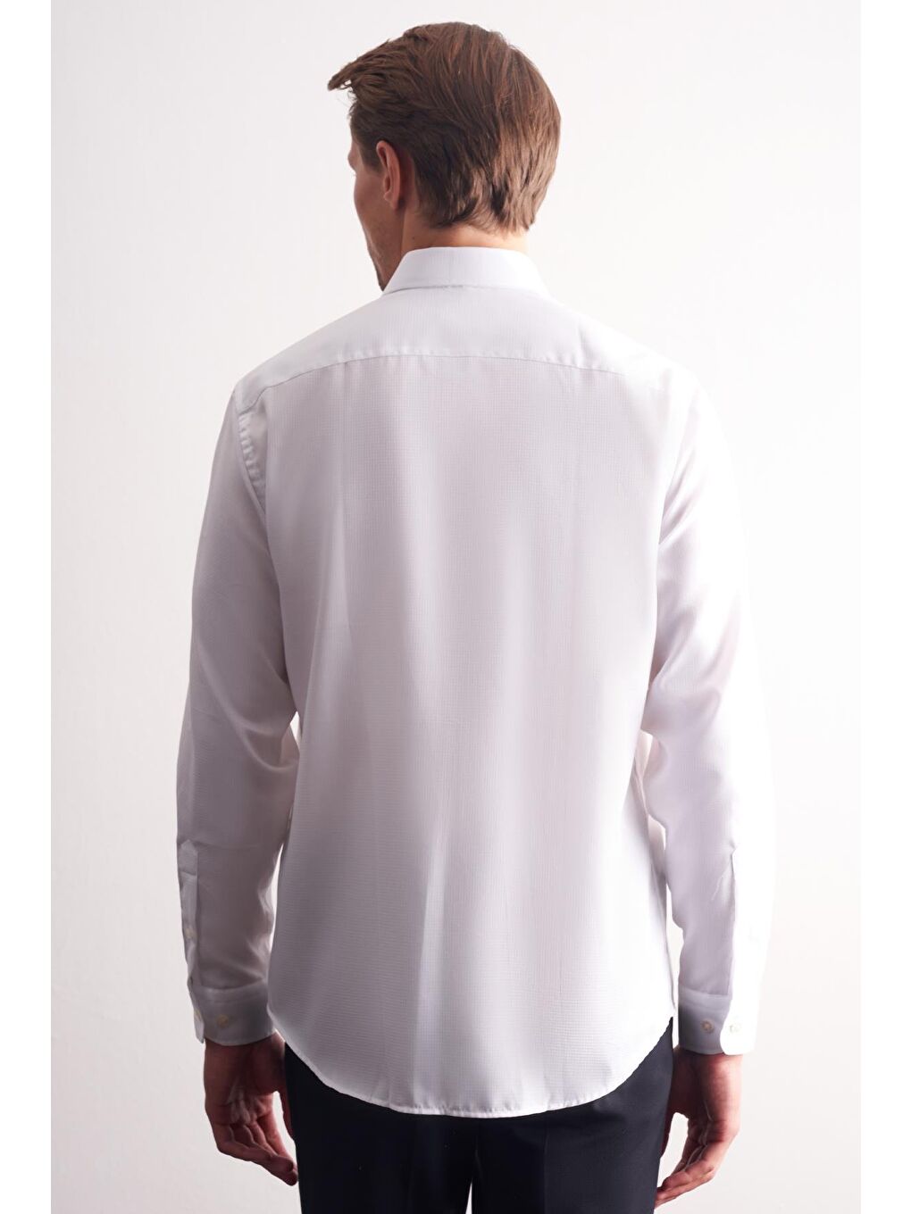 Beyaz Yarım İtalyan Yaka Kendinden Desenli Uzun Kol Premium Slim Fit %100 Pamuk Gömlek 1004255192-4