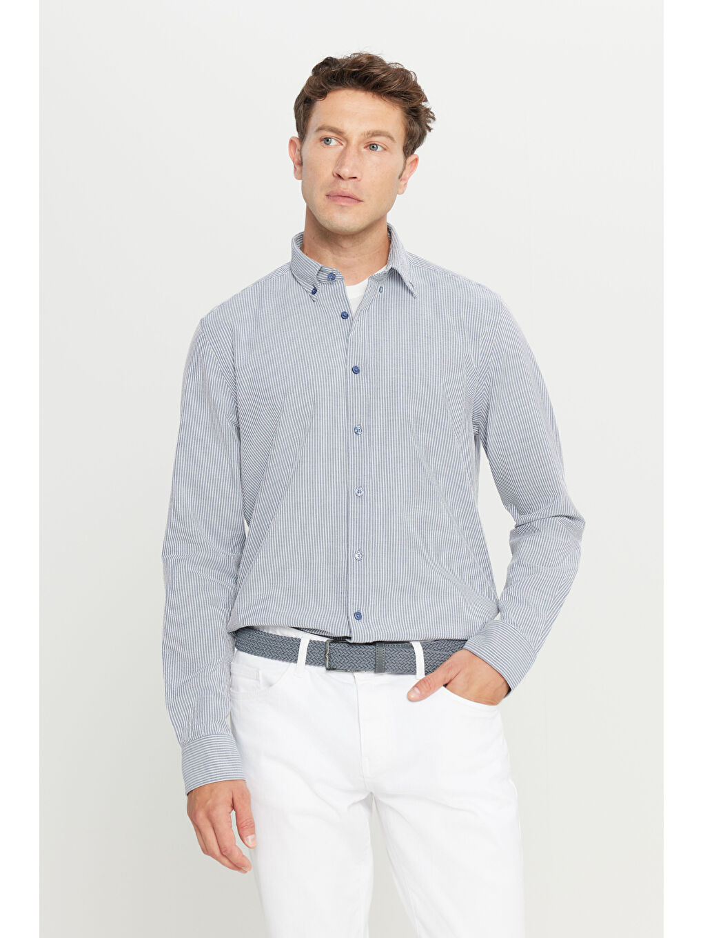 Erkek Lacivert-Beyaz %100 Pamuk Slim Fit Dar Kesim Düğmeli Yaka Çizgili Gömlek
