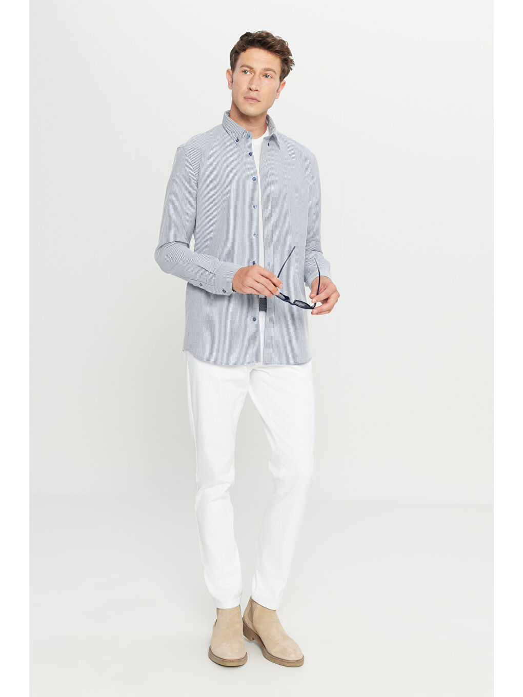 Erkek Lacivert-Beyaz %100 Pamuk Slim Fit Dar Kesim Düğmeli Yaka Çizgili Gömlek-1