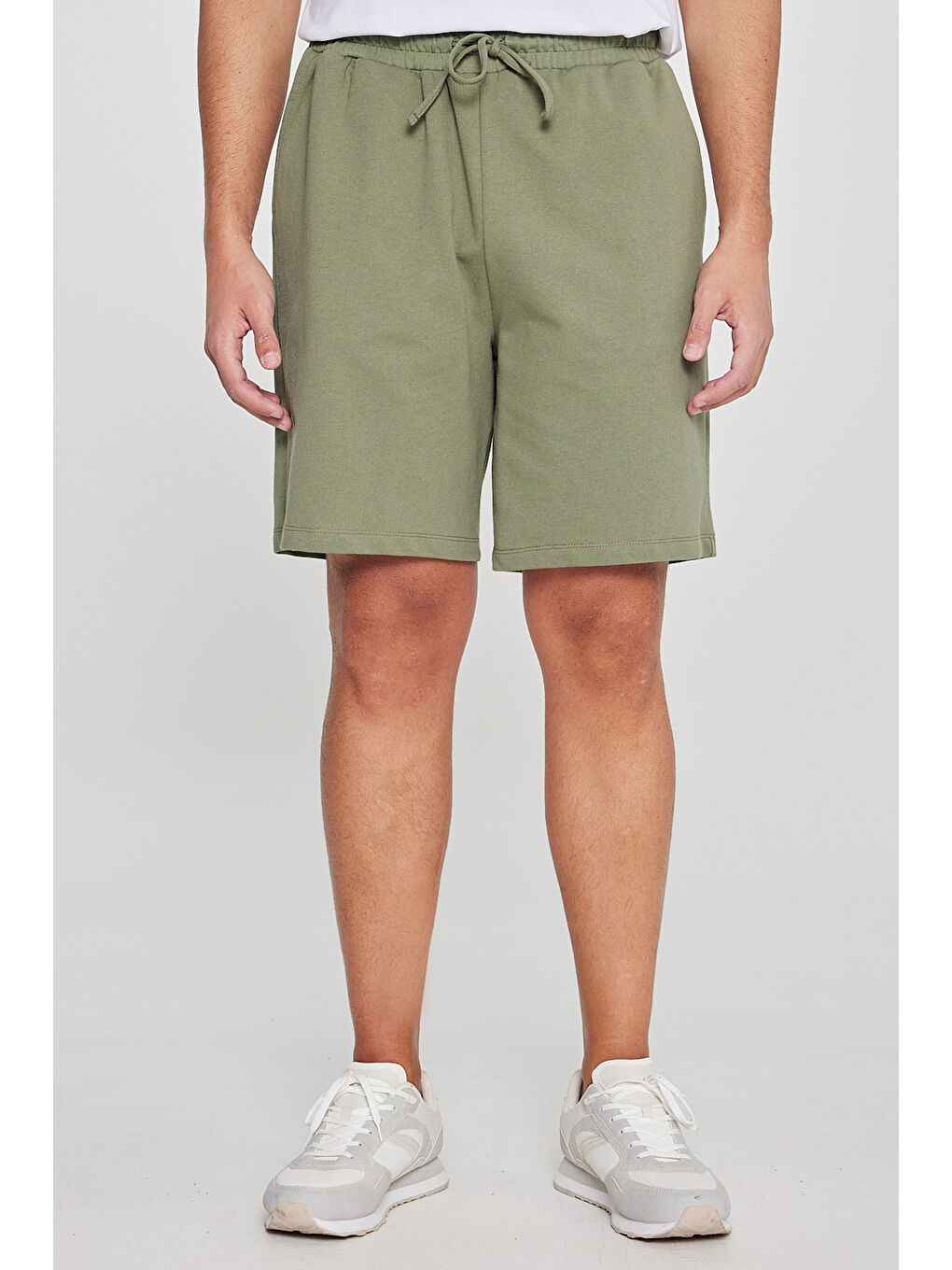 Erkek Haki Pamuklu Rahat Nefes Alabilen 2 İplik Cepli Örme Standart Fit Normal Kesim Şort-1